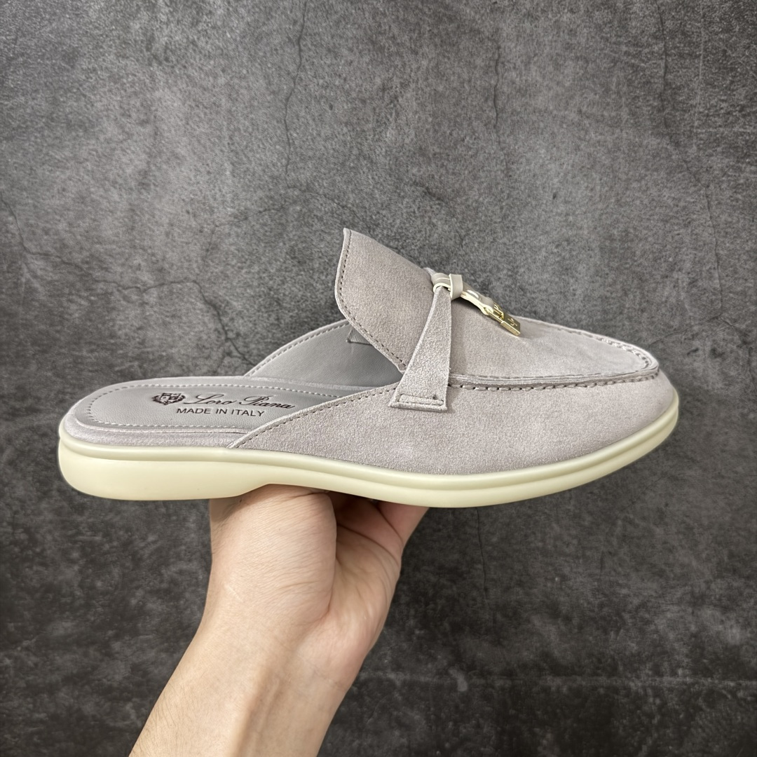 【莞产顶级版】Loro Piana LP乐悠翩雅25 舒适锁头乐福鞋半拖 研究了四个月终于可量产完全复刻💯 徒步五万步不脚疼的鞋 LP是意大利顶级奢侈品牌 低调奢华 设计都是一贯纯色系 简单、细节巧妙、清新脱俗！ 不想满大街撞款的可以看看这个品牌、ins、小红书随处可见这个品牌的身影 ！原版一比一定制 细节处理很好‼️ 面部：进口鹿皮反毛羊皮 垫脚：牛皮垫脚 大底：原版耐磨高弹牛筋底 尺码：36 37 38 39 40 41后续出男码-选品中心