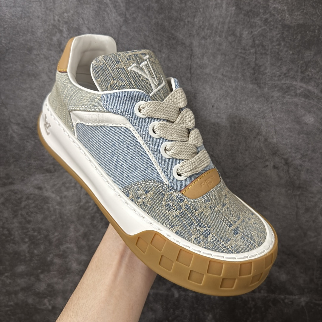 图片[3]-【专柜版/海淘代购】 LV 路易威登LOUIS VUITTON Tilted Low Sneakers 倾斜系列低帮复古休闲运动文化百搭板鞋 2026早春款板鞋 饼干鞋 市场最顶天花板 礼盒包装 正确细节 原鞋原材料1：1打造 完美版型做工 欢迎对比市场任何品质的货品 广东原产 升级原楦型开发纸版 包装说明书防尘布袋物件(附送官方快递加固牛皮纸外盒!!)#采用Monogram 丹宁布鞋面材质#鞋垫嵌入软脚感EVA物料#后跟耐弯折滴塑支撑片#全新开发TPR光泽组合隔色鞋底❗ 尺码：39 40 41 42 43 44 45 46-选品中心
