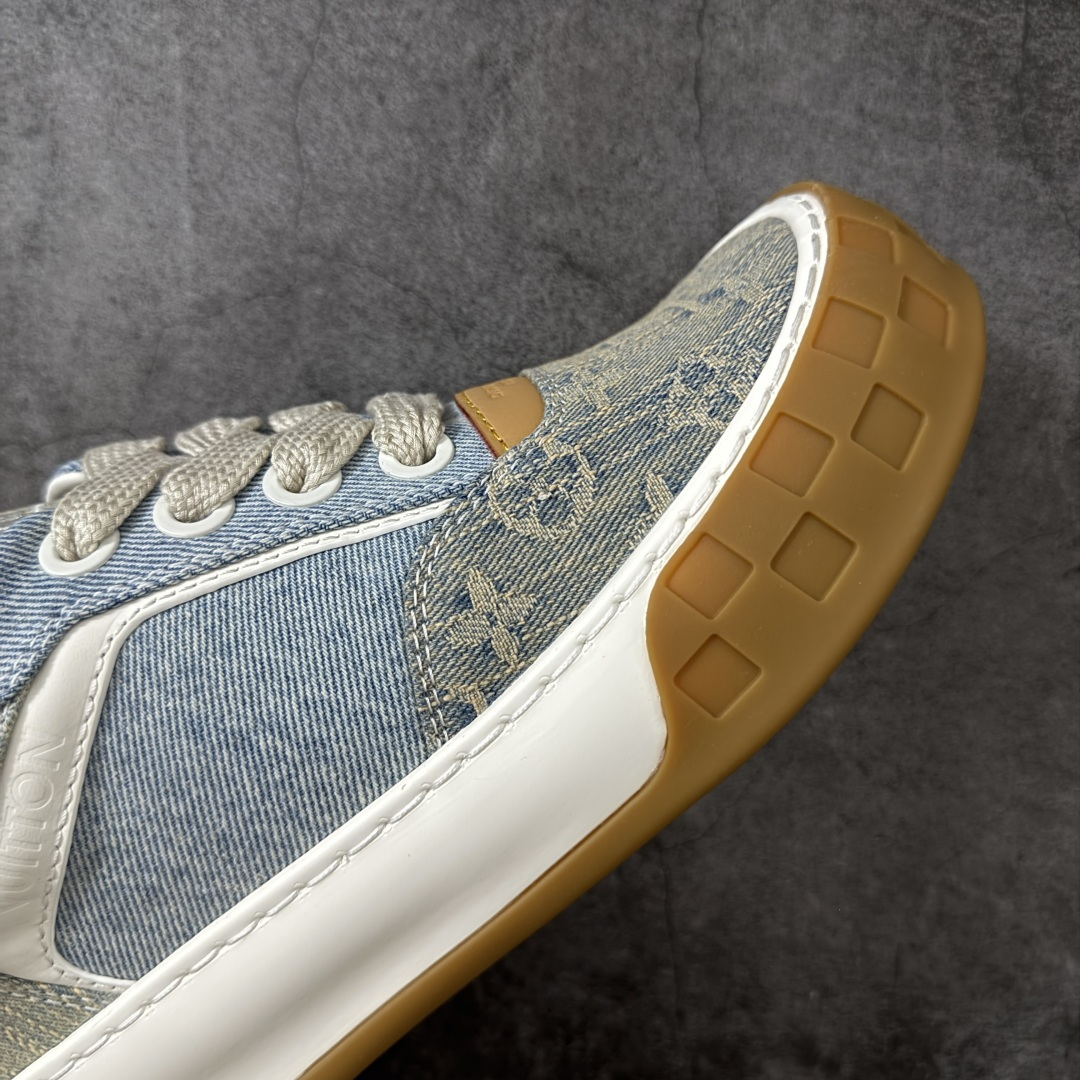 图片[6]-【专柜版/海淘代购】 LV 路易威登LOUIS VUITTON Tilted Low Sneakers 倾斜系列低帮复古休闲运动文化百搭板鞋 2026早春款板鞋 饼干鞋 市场最顶天花板 礼盒包装 正确细节 原鞋原材料1：1打造 完美版型做工 欢迎对比市场任何品质的货品 广东原产 升级原楦型开发纸版 包装说明书防尘布袋物件(附送官方快递加固牛皮纸外盒!!)#采用Monogram 丹宁布鞋面材质#鞋垫嵌入软脚感EVA物料#后跟耐弯折滴塑支撑片#全新开发TPR光泽组合隔色鞋底❗ 尺码：39 40 41 42 43 44 45 46-选品中心