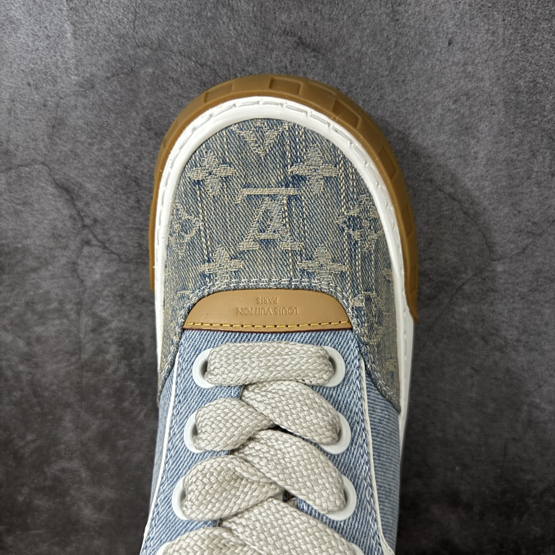 图片[5]-【专柜版/海淘代购】 LV 路易威登LOUIS VUITTON Tilted Low Sneakers 倾斜系列低帮复古休闲运动文化百搭板鞋 2026早春款板鞋 饼干鞋 市场最顶天花板 礼盒包装 正确细节 原鞋原材料1：1打造 完美版型做工 欢迎对比市场任何品质的货品 广东原产 升级原楦型开发纸版 包装说明书防尘布袋物件(附送官方快递加固牛皮纸外盒!!)#采用Monogram 丹宁布鞋面材质#鞋垫嵌入软脚感EVA物料#后跟耐弯折滴塑支撑片#全新开发TPR光泽组合隔色鞋底❗ 尺码：39 40 41 42 43 44 45 46-选品中心