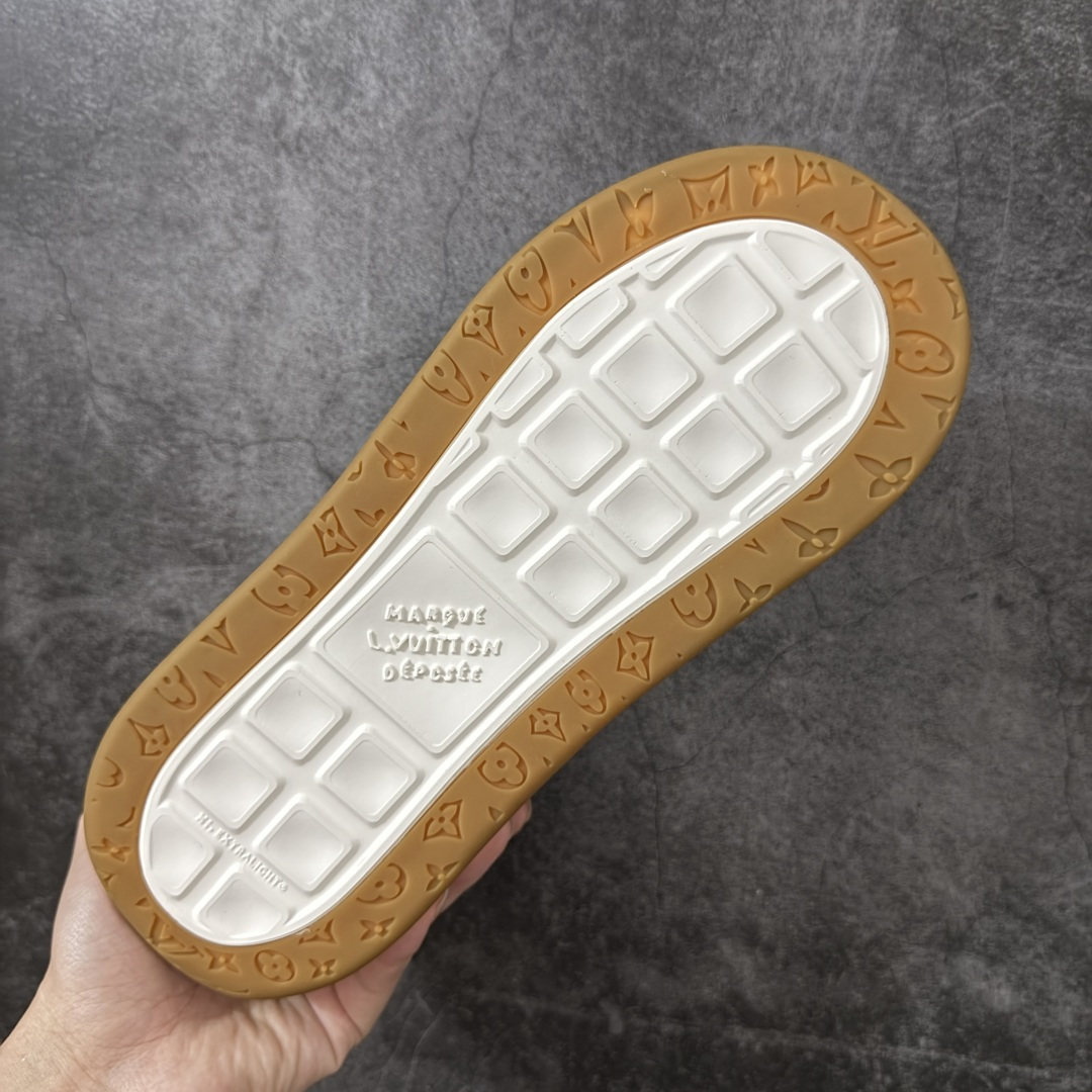 图片[9]-【专柜版/海淘代购】 LV 路易威登LOUIS VUITTON Tilted Low Sneakers 倾斜系列低帮复古休闲运动文化百搭板鞋 2026早春款板鞋 饼干鞋 市场最顶天花板 礼盒包装 正确细节 原鞋原材料1：1打造 完美版型做工 欢迎对比市场任何品质的货品 广东原产 升级原楦型开发纸版 包装说明书防尘布袋物件(附送官方快递加固牛皮纸外盒!!)#采用Monogram 丹宁布鞋面材质#鞋垫嵌入软脚感EVA物料#后跟耐弯折滴塑支撑片#全新开发TPR光泽组合隔色鞋底❗ 尺码：39 40 41 42 43 44 45 46-选品中心
