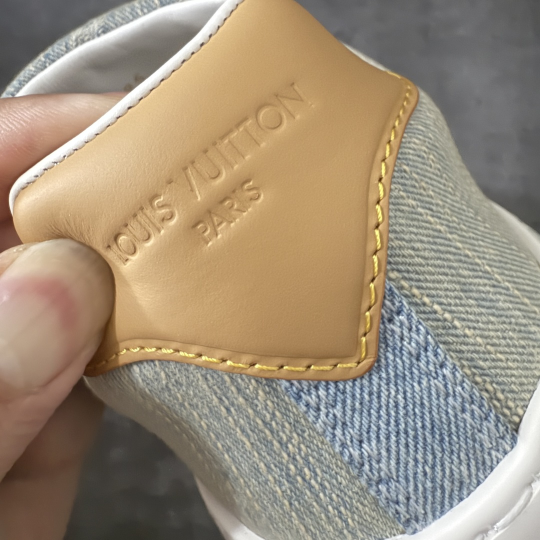 图片[2]-【专柜版/海淘代购】 LV 路易威登LOUIS VUITTON Tilted Low Sneakers 倾斜系列低帮复古休闲运动文化百搭板鞋 2026早春款板鞋 饼干鞋 市场最顶天花板 礼盒包装 正确细节 原鞋原材料1：1打造 完美版型做工 欢迎对比市场任何品质的货品 广东原产 升级原楦型开发纸版 包装说明书防尘布袋物件(附送官方快递加固牛皮纸外盒!!)#采用Monogram 丹宁布鞋面材质#鞋垫嵌入软脚感EVA物料#后跟耐弯折滴塑支撑片#全新开发TPR光泽组合隔色鞋底❗ 尺码：39 40 41 42 43 44 45 46-选品中心