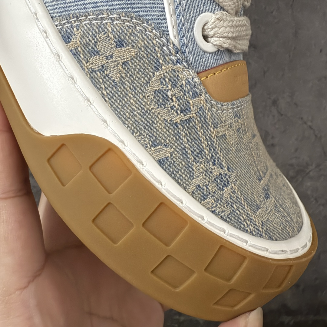 图片[4]-【专柜版/海淘代购】 LV 路易威登LOUIS VUITTON Tilted Low Sneakers 倾斜系列低帮复古休闲运动文化百搭板鞋 2026早春款板鞋 饼干鞋 市场最顶天花板 礼盒包装 正确细节 原鞋原材料1：1打造 完美版型做工 欢迎对比市场任何品质的货品 广东原产 升级原楦型开发纸版 包装说明书防尘布袋物件(附送官方快递加固牛皮纸外盒!!)#采用Monogram 丹宁布鞋面材质#鞋垫嵌入软脚感EVA物料#后跟耐弯折滴塑支撑片#全新开发TPR光泽组合隔色鞋底❗ 尺码：39 40 41 42 43 44 45 46-选品中心