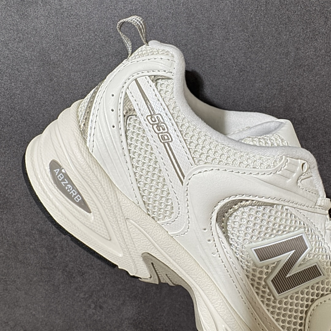 图片[7]-【公司级】New Balance NB530 新百伦复古透气跑步鞋 以皮革为主的人气轮廓 以极具复古风范的跑鞋外观呈现 设计上全鞋以简约清爽的纯白色作基底 鞋身覆盖大面积织物网眼材质 并于鞋头、鞋带孔眼片等细节处点缀对比鲜明的反光银镀层凸显 鞋舌、侧身等位置则辅以一贯的「N」字标志和品牌徽标彰显身份 最后通过搭载的 ABZORB 缓震中底完善整体造型 货号：U530CSB 尺码：36-45-选品中心