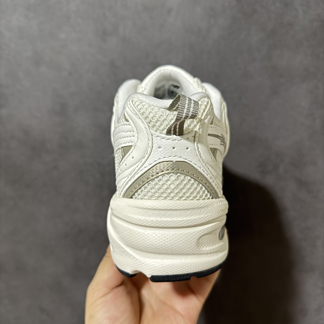 图片[4]-【公司级】New Balance NB530 新百伦复古透气跑步鞋 以皮革为主的人气轮廓 以极具复古风范的跑鞋外观呈现 设计上全鞋以简约清爽的纯白色作基底 鞋身覆盖大面积织物网眼材质 并于鞋头、鞋带孔眼片等细节处点缀对比鲜明的反光银镀层凸显 鞋舌、侧身等位置则辅以一贯的「N」字标志和品牌徽标彰显身份 最后通过搭载的 ABZORB 缓震中底完善整体造型 货号：U530CSB 尺码：36-45-选品中心