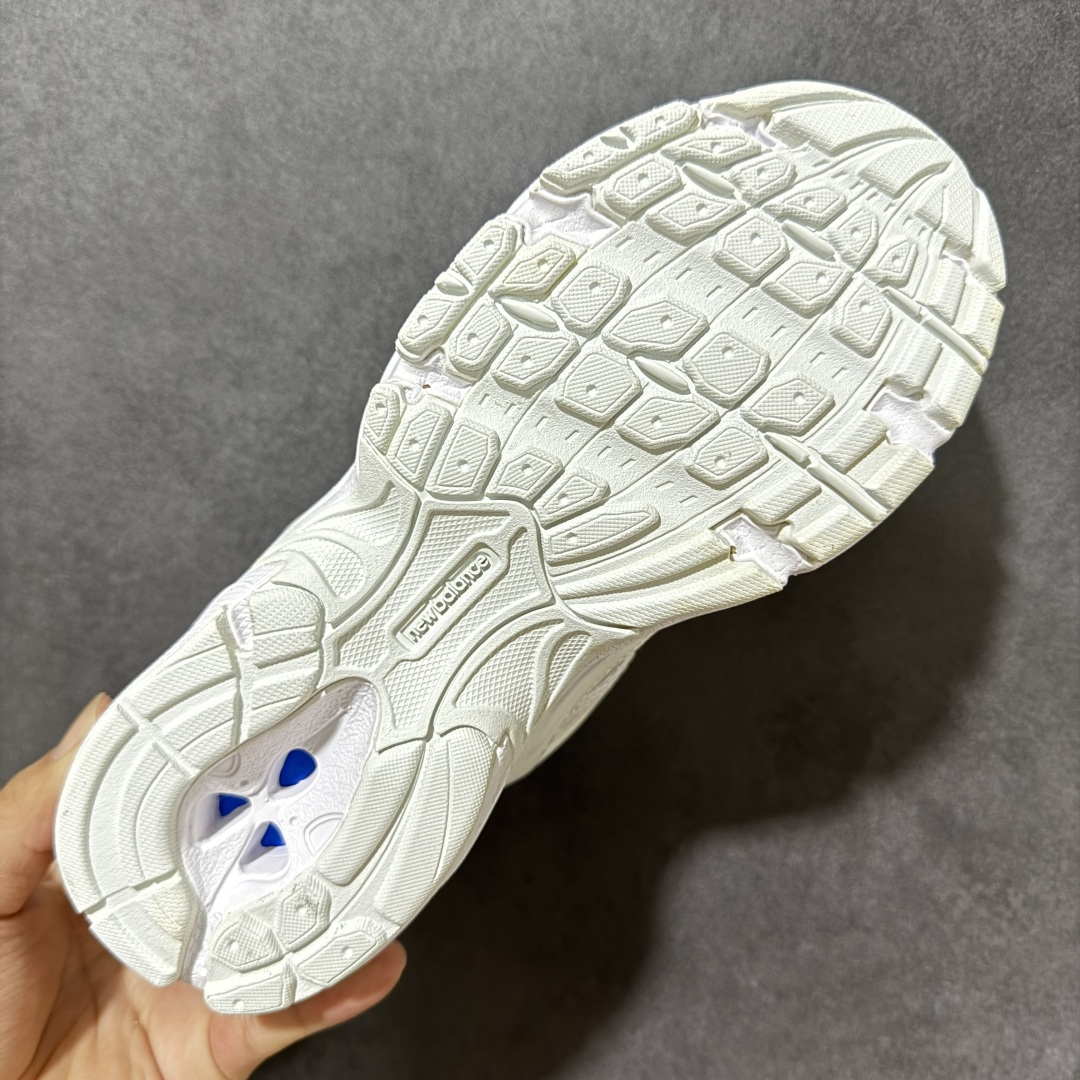 图片[9]-【GQ版本】Balance NB530 新百伦复古透气跑步鞋 采用多材质拼接打造，鞋面组合透气网布与质感皮革，兼顾通风性与鞋面支撑性。内置ABZORB缓震中底，脚感柔软回弹，底部配备耐磨橡胶大底，防滑耐穿，材质用料扎实，日常穿着舒适又耐用 货号：MR530FW1 尺码：36-45-选品中心