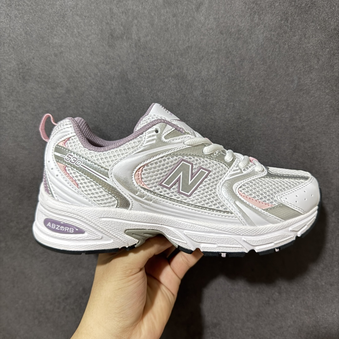图片[3]-【GQ版本】Balance NB530 新百伦复古透气跑步鞋 采用多材质拼接打造，鞋面组合透气网布与质感皮革，兼顾通风性与鞋面支撑性。内置ABZORB缓震中底，脚感柔软回弹，底部配备耐磨橡胶大底，防滑耐穿，材质用料扎实，日常穿着舒适又耐用 货号：MR530FW1 尺码：36-45-选品中心