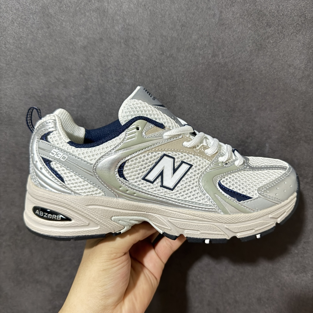 图片[6]-【GQ版本】Balance NB530 新百伦复古透气跑步鞋 采用多材质拼接打造，鞋面组合透气网布与质感皮革，兼顾通风性与鞋面支撑性。内置ABZORB缓震中底，脚感柔软回弹，底部配备耐磨橡胶大底，防滑耐穿，材质用料扎实，日常穿着舒适又耐用 货号：MR530FW1 尺码：36-45-选品中心