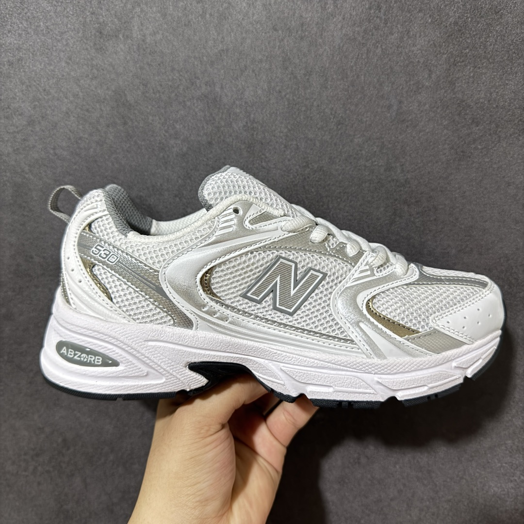 图片[5]-【GQ版本】Balance NB530 新百伦复古透气跑步鞋 采用多材质拼接打造，鞋面组合透气网布与质感皮革，兼顾通风性与鞋面支撑性。内置ABZORB缓震中底，脚感柔软回弹，底部配备耐磨橡胶大底，防滑耐穿，材质用料扎实，日常穿着舒适又耐用 货号：MR530FW1 尺码：36-45-选品中心