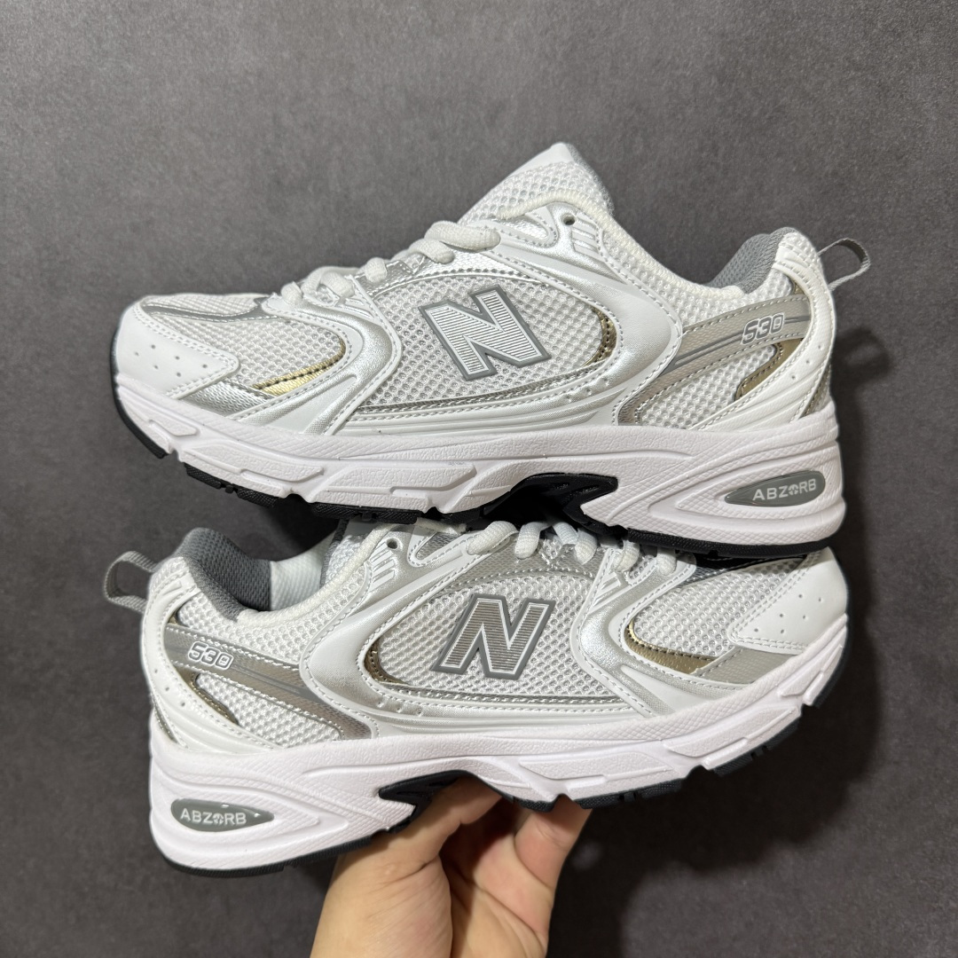 图片[5]-【GQ版本】Balance NB530 新百伦复古透气跑步鞋 采用多材质拼接打造，鞋面组合透气网布与质感皮革，兼顾通风性与鞋面支撑性。内置ABZORB缓震中底，脚感柔软回弹，底部配备耐磨橡胶大底，防滑耐穿，材质用料扎实，日常穿着舒适又耐用 货号：MR530FW1 尺码：36-45-选品中心