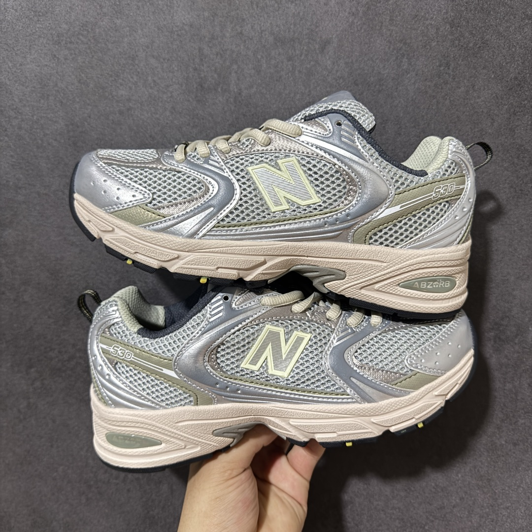 图片[8]-【GQ版本】Balance NB530 新百伦复古透气跑步鞋 采用多材质拼接打造，鞋面组合透气网布与质感皮革，兼顾通风性与鞋面支撑性。内置ABZORB缓震中底，脚感柔软回弹，底部配备耐磨橡胶大底，防滑耐穿，材质用料扎实，日常穿着舒适又耐用 货号：MR530FW1 尺码：36-45-选品中心