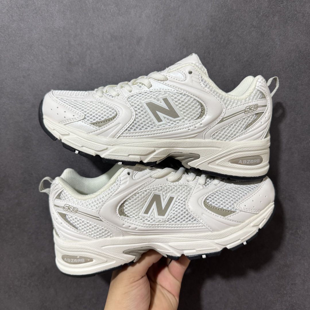 图片[2]-【GQ版本】Balance NB530 新百伦复古透气跑步鞋 采用多材质拼接打造，鞋面组合透气网布与质感皮革，兼顾通风性与鞋面支撑性。内置ABZORB缓震中底，脚感柔软回弹，底部配备耐磨橡胶大底，防滑耐穿，材质用料扎实，日常穿着舒适又耐用 货号：MR530FW1 尺码：36-45-选品中心