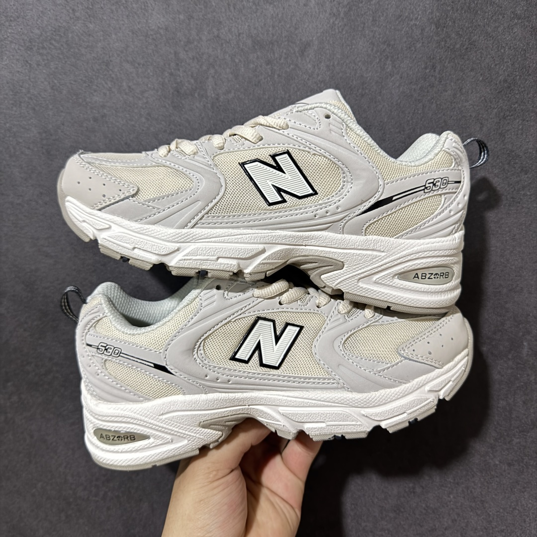 图片[4]-【GQ版本】Balance NB530 新百伦复古透气跑步鞋 采用多材质拼接打造，鞋面组合透气网布与质感皮革，兼顾通风性与鞋面支撑性。内置ABZORB缓震中底，脚感柔软回弹，底部配备耐磨橡胶大底，防滑耐穿，材质用料扎实，日常穿着舒适又耐用 货号：MR530FW1 尺码：36-45-选品中心