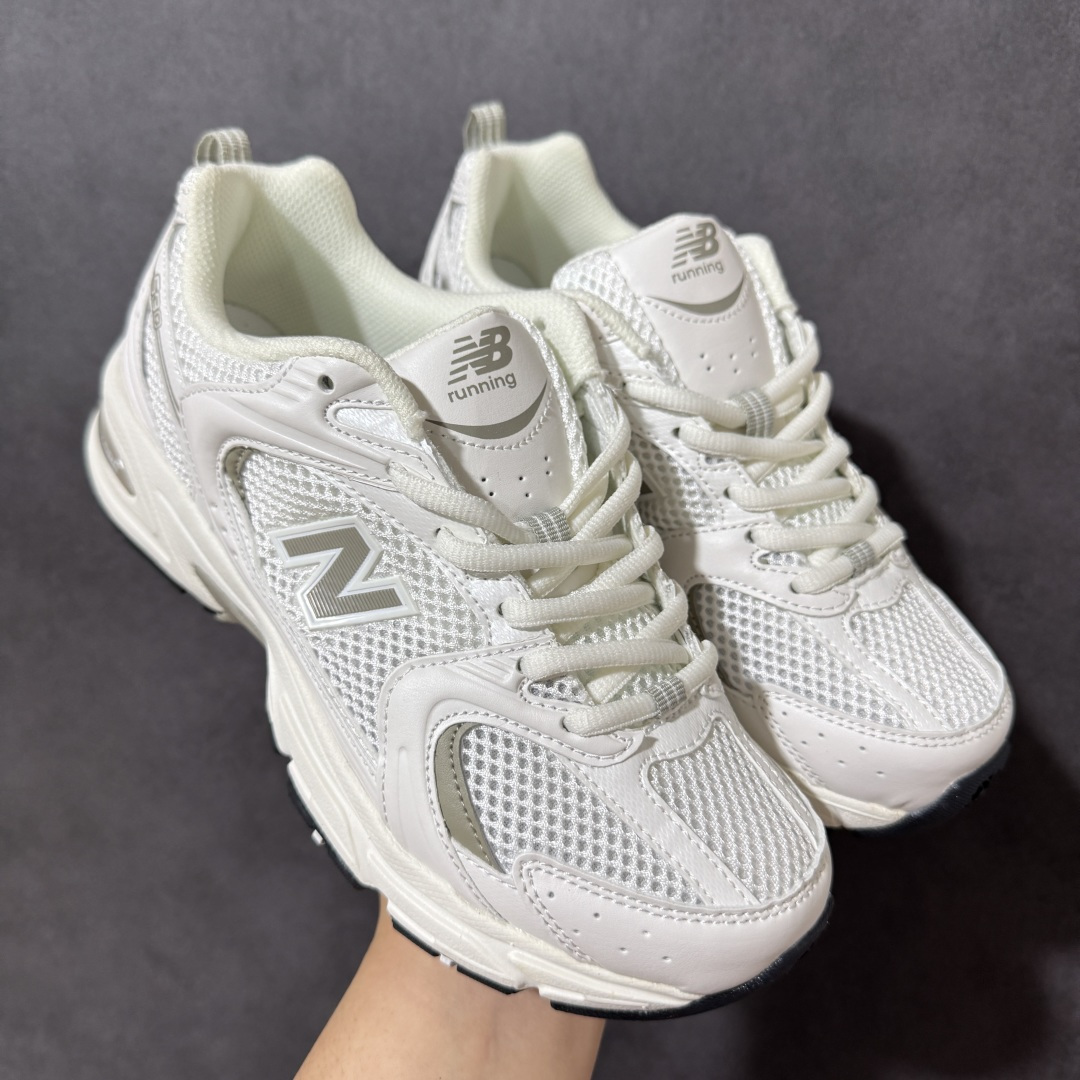 图片[2]-【GQ版本】Balance NB530 新百伦复古透气跑步鞋 采用多材质拼接打造，鞋面组合透气网布与质感皮革，兼顾通风性与鞋面支撑性。内置ABZORB缓震中底，脚感柔软回弹，底部配备耐磨橡胶大底，防滑耐穿，材质用料扎实，日常穿着舒适又耐用 货号：MR530FW1 尺码：36-45-选品中心