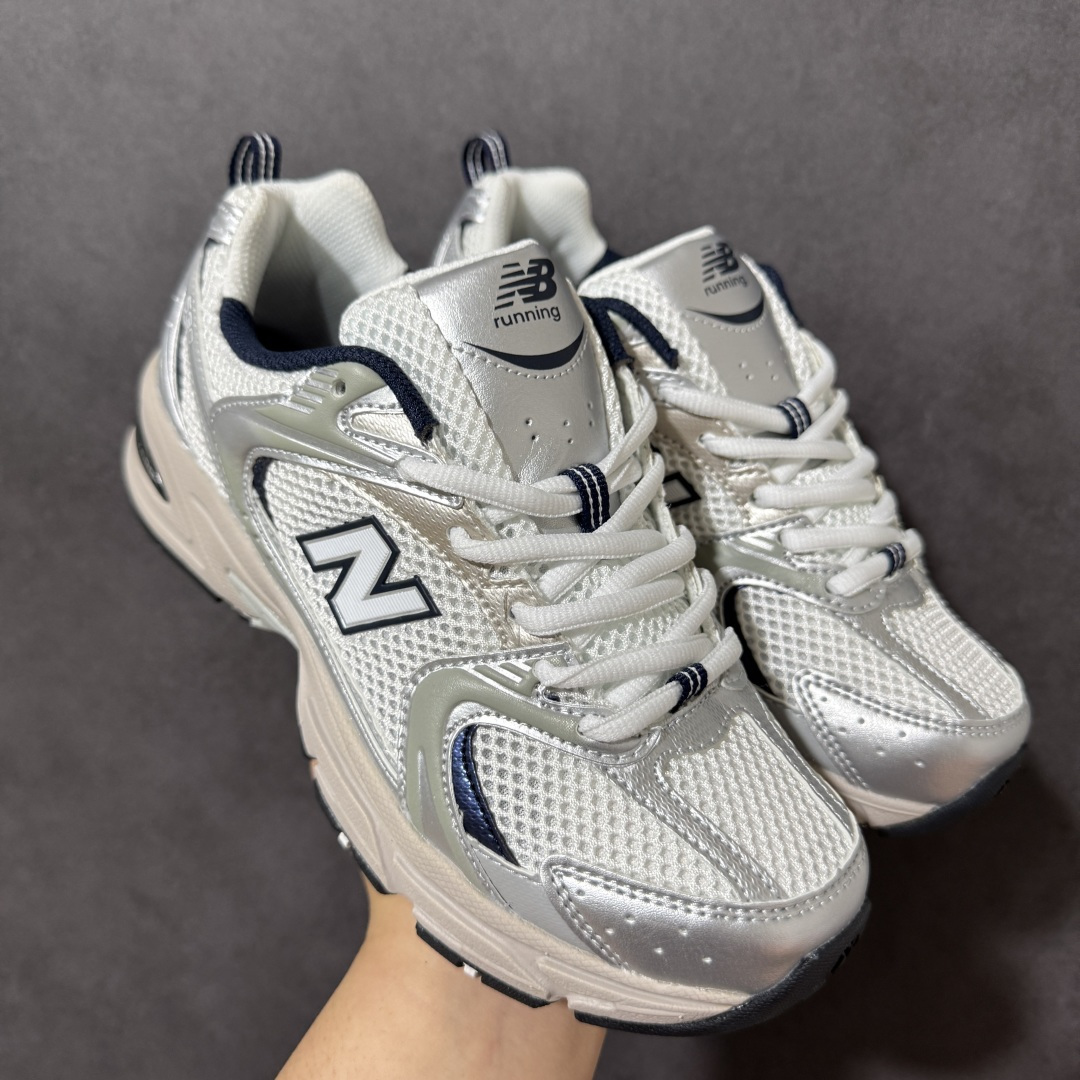 图片[6]-【GQ版本】Balance NB530 新百伦复古透气跑步鞋 采用多材质拼接打造，鞋面组合透气网布与质感皮革，兼顾通风性与鞋面支撑性。内置ABZORB缓震中底，脚感柔软回弹，底部配备耐磨橡胶大底，防滑耐穿，材质用料扎实，日常穿着舒适又耐用 货号：MR530FW1 尺码：36-45-选品中心