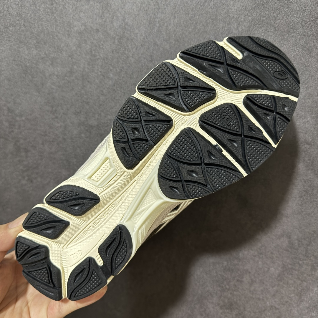 图片[9]-【公司级】Asics Gel-NYC 亚瑟士运动休闲透气专业跑鞋 鞋面采用反绒皮与网布拼接 透气舒适兼具休闲时尚 结合简明的配色 展现品牌的传承及引领复古流行的主题 虎爪造型的LOGO #鞋身稳定包裹系统 支撑鞋身 经典宽大鞋型配备防偏移设计提升包裹性 穿着舒适鞋面透气孔设计 提供透气性！ 货号：1203A634-200 尺码：36 37 37.5 38 39 39.5 40 40.5 41.5 42 42.5 43.5 44 45-选品中心