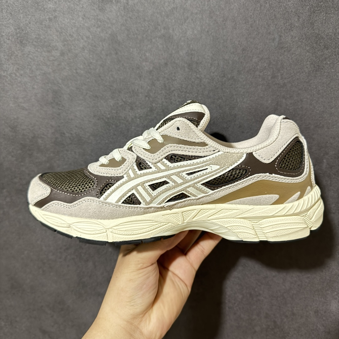 图片[2]-【公司级】Asics Gel-NYC 亚瑟士运动休闲透气专业跑鞋 鞋面采用反绒皮与网布拼接 透气舒适兼具休闲时尚 结合简明的配色 展现品牌的传承及引领复古流行的主题 虎爪造型的LOGO #鞋身稳定包裹系统 支撑鞋身 经典宽大鞋型配备防偏移设计提升包裹性 穿着舒适鞋面透气孔设计 提供透气性！ 货号：1203A634-200 尺码：36 37 37.5 38 39 39.5 40 40.5 41.5 42 42.5 43.5 44 45-选品中心