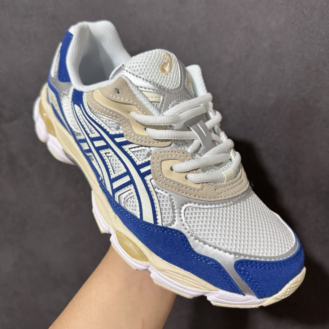 图片[3]-【公司级】Asics Gel-NYC 亚瑟士运动休闲透气专业跑鞋 鞋面采用反绒皮与网布拼接 透气舒适兼具休闲时尚 结合简明的配色 展现品牌的传承及引领复古流行的主题 虎爪造型的LOGO #鞋身稳定包裹系统 支撑鞋身 经典宽大鞋型配备防偏移设计提升包裹性 穿着舒适鞋面透气孔设计 提供透气性！ 货号：1203A383-116 尺码：36 37 37.5 38 39 39.5 40 40.5 41.5 42 42.5 43.5 44 45-选品中心
