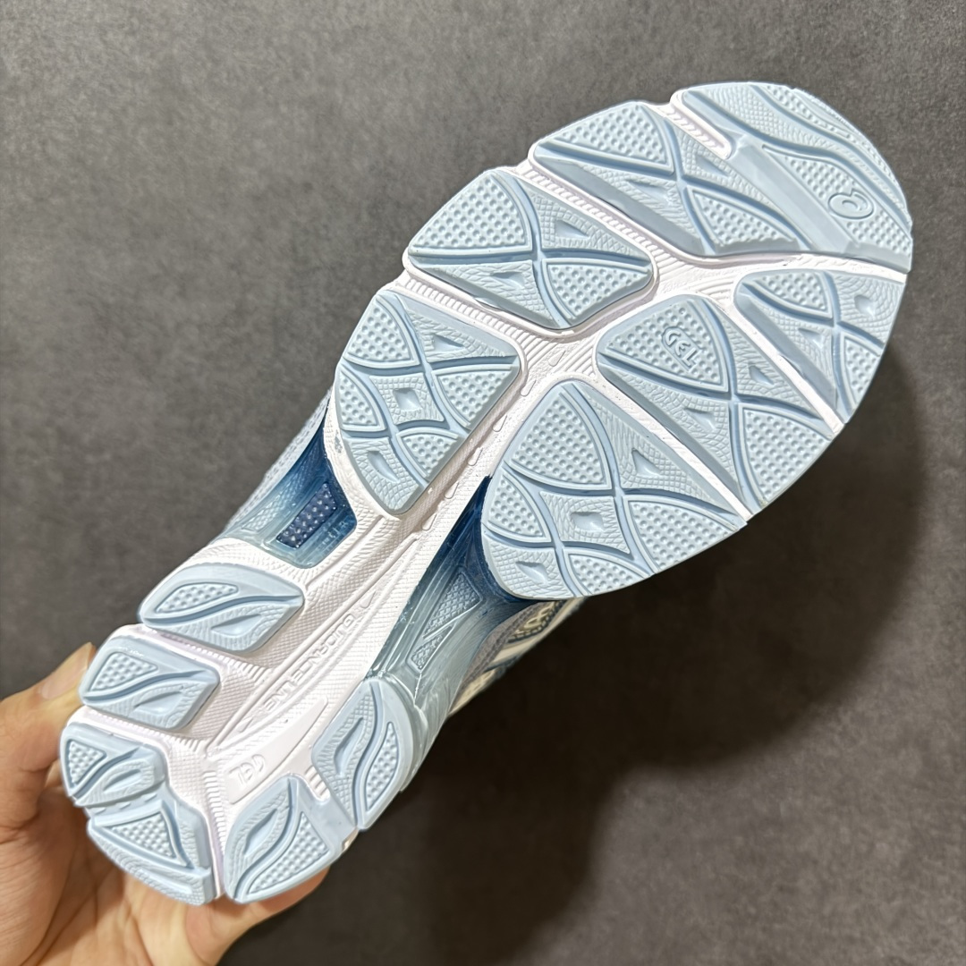 图片[9]-【公司级】Asics Gel-NYC 亚瑟士运动休闲透气专业跑鞋 鞋面采用反绒皮与网布拼接 透气舒适兼具休闲时尚 结合简明的配色 展现品牌的传承及引领复古流行的主题 虎爪造型的LOGO #鞋身稳定包裹系统 支撑鞋身 经典宽大鞋型配备防偏移设计提升包裹性 穿着舒适鞋面透气孔设计 提供透气性！ 货号：1203A975-100 尺码：36 37 37.5 38 39 39.5 40 40.5 41.5 42 42.5 43.5 44 45-选品中心