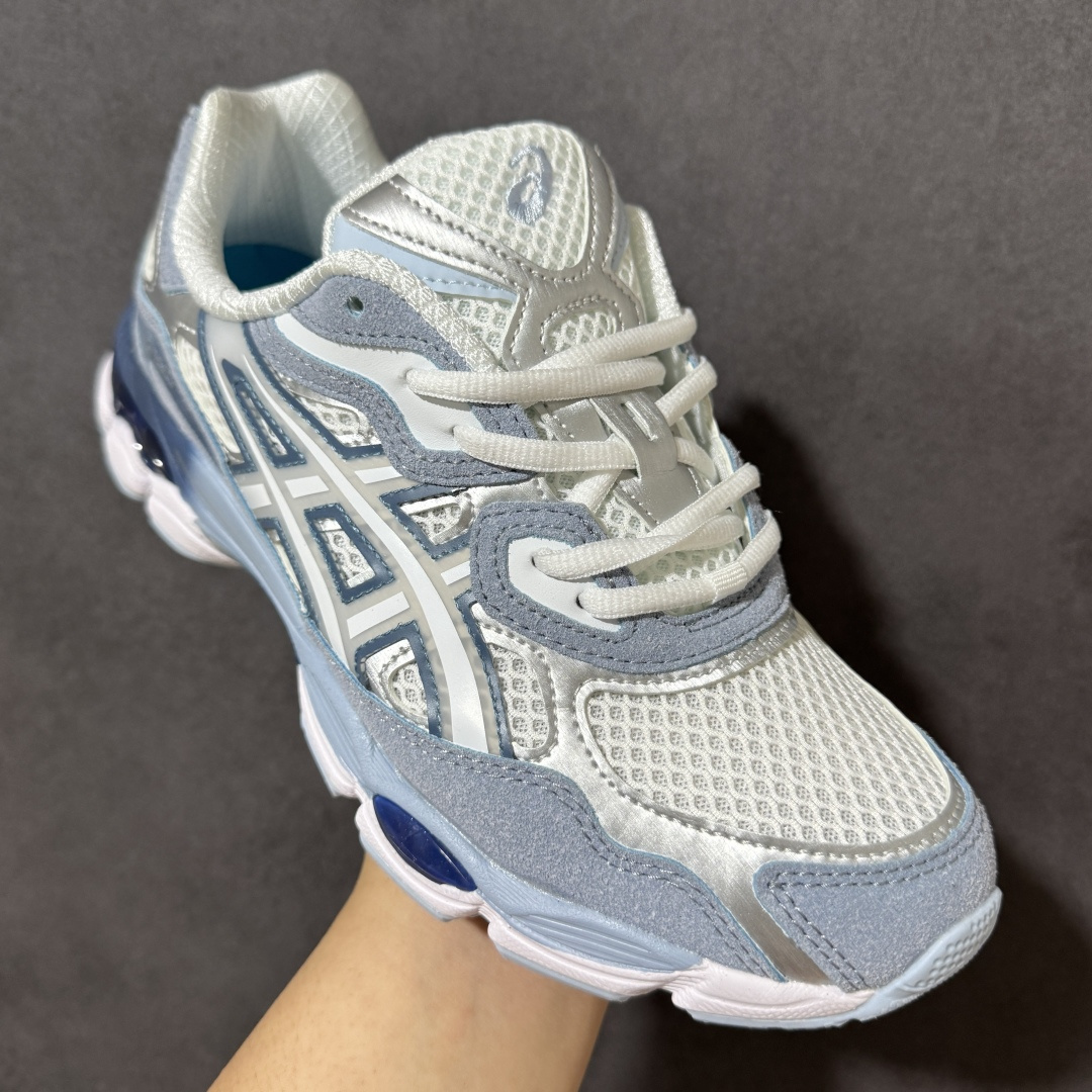 图片[3]-【公司级】Asics Gel-NYC 亚瑟士运动休闲透气专业跑鞋 鞋面采用反绒皮与网布拼接 透气舒适兼具休闲时尚 结合简明的配色 展现品牌的传承及引领复古流行的主题 虎爪造型的LOGO #鞋身稳定包裹系统 支撑鞋身 经典宽大鞋型配备防偏移设计提升包裹性 穿着舒适鞋面透气孔设计 提供透气性！ 货号：1203A975-100 尺码：36 37 37.5 38 39 39.5 40 40.5 41.5 42 42.5 43.5 44 45-选品中心