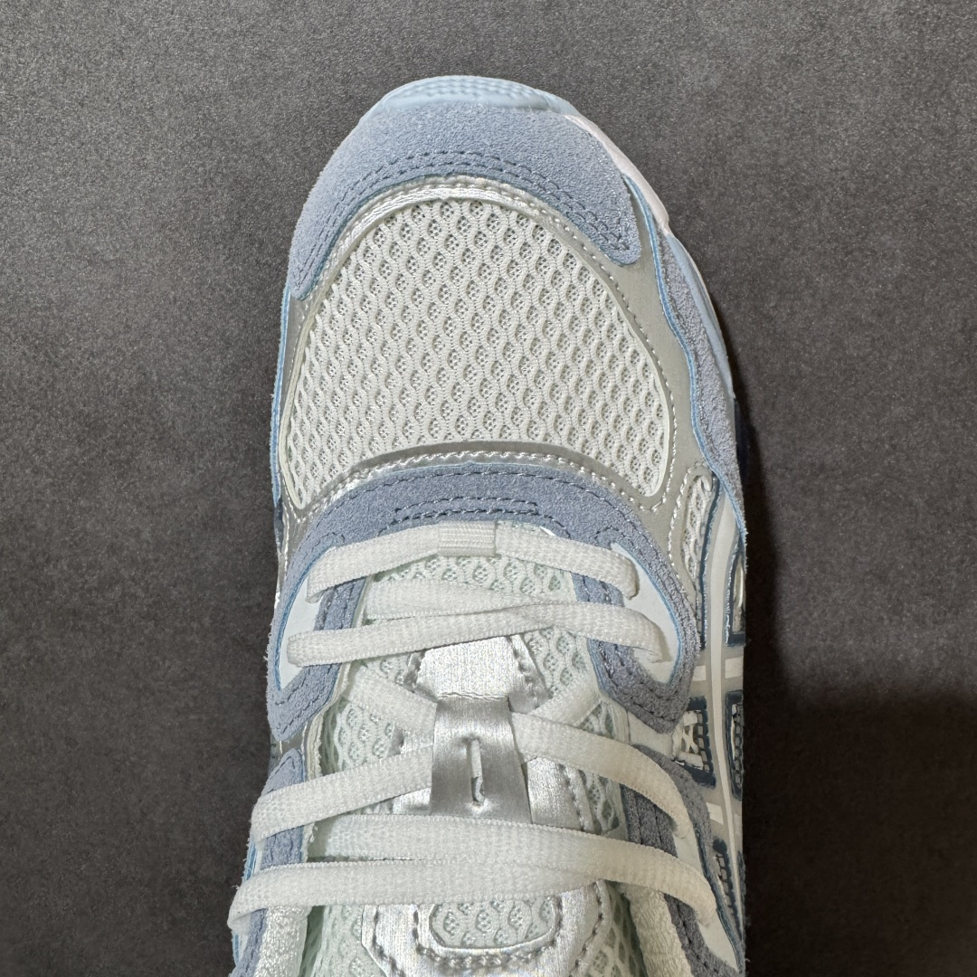 图片[5]-【公司级】Asics Gel-NYC 亚瑟士运动休闲透气专业跑鞋 鞋面采用反绒皮与网布拼接 透气舒适兼具休闲时尚 结合简明的配色 展现品牌的传承及引领复古流行的主题 虎爪造型的LOGO #鞋身稳定包裹系统 支撑鞋身 经典宽大鞋型配备防偏移设计提升包裹性 穿着舒适鞋面透气孔设计 提供透气性！ 货号：1203A975-100 尺码：36 37 37.5 38 39 39.5 40 40.5 41.5 42 42.5 43.5 44 45-选品中心