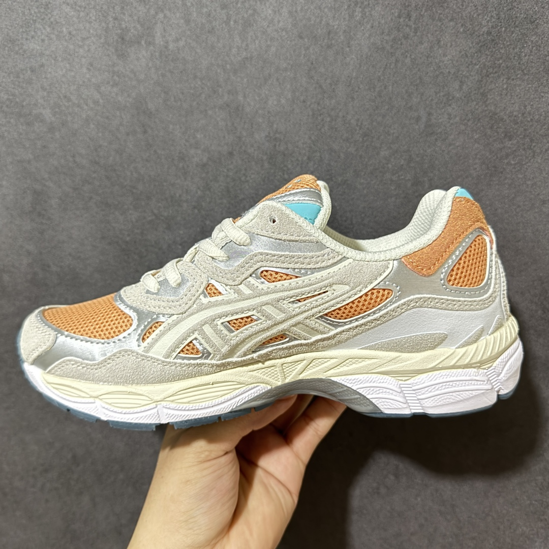 图片[2]-【公司级】Asics Gel-NYC 亚瑟士运动休闲透气专业跑鞋 鞋面采用反绒皮与网布拼接 透气舒适兼具休闲时尚 结合简明的配色 展现品牌的传承及引领复古流行的主题 虎爪造型的LOGO #鞋身稳定包裹系统 支撑鞋身 经典宽大鞋型配备防偏移设计提升包裹性 穿着舒适鞋面透气孔设计 提供透气性！ 货号：1203A383-600 尺码：36 37 37.5 38 39 39.5 40-选品中心