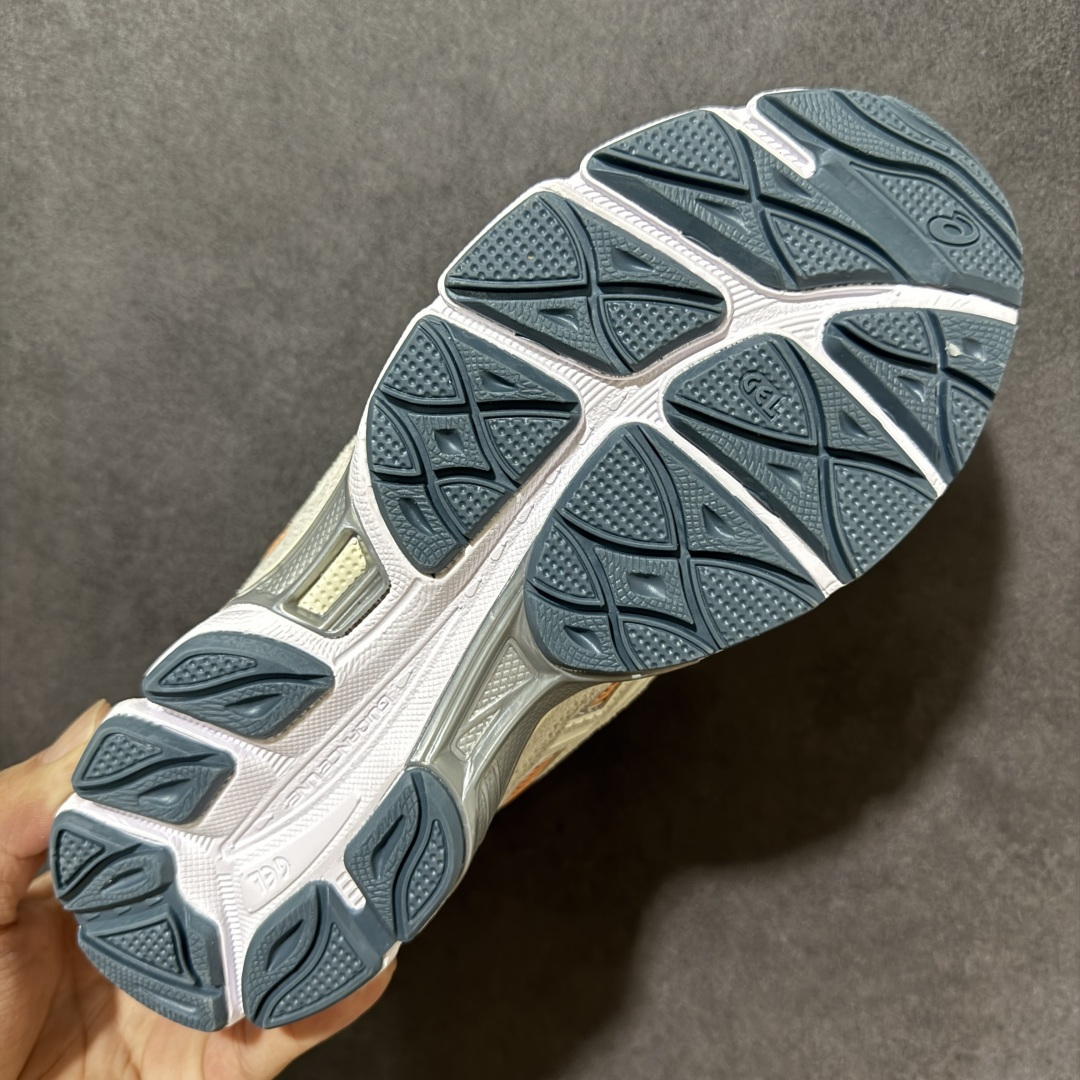 图片[9]-【公司级】Asics Gel-NYC 亚瑟士运动休闲透气专业跑鞋 鞋面采用反绒皮与网布拼接 透气舒适兼具休闲时尚 结合简明的配色 展现品牌的传承及引领复古流行的主题 虎爪造型的LOGO #鞋身稳定包裹系统 支撑鞋身 经典宽大鞋型配备防偏移设计提升包裹性 穿着舒适鞋面透气孔设计 提供透气性！ 货号：1203A383-600 尺码：36 37 37.5 38 39 39.5 40-选品中心