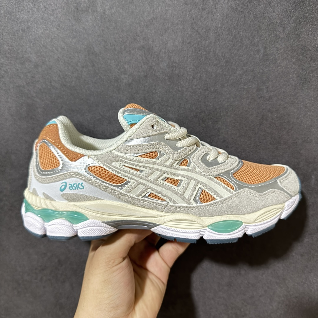 【公司级】Asics Gel-NYC 亚瑟士运动休闲透气专业跑鞋 鞋面采用反绒皮与网布拼接 透气舒适兼具休闲时尚 结合简明的配色 展现品牌的传承及引领复古流行的主题 虎爪造型的LOGO #鞋身稳定包裹系统 支撑鞋身 经典宽大鞋型配备防偏移设计提升包裹性 穿着舒适鞋面透气孔设计 提供透气性！ 货号：1203A383-600 尺码：36 37 37.5 38 39 39.5 40-选品中心