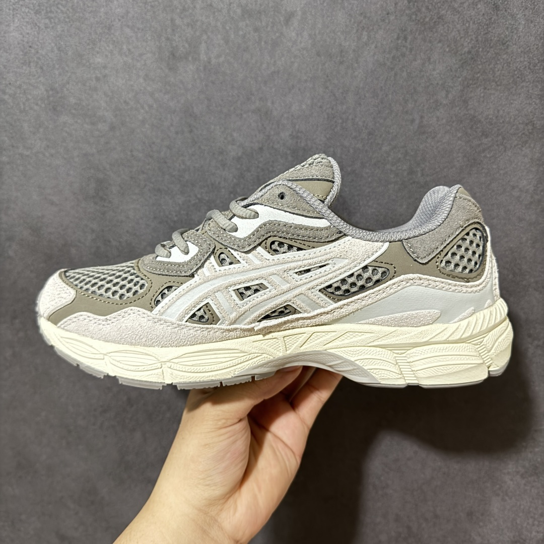 图片[2]-【公司级】Asics Gel-NYC 亚瑟士运动休闲透气专业跑鞋 鞋面采用反绒皮与网布拼接 透气舒适兼具休闲时尚 结合简明的配色 展现品牌的传承及引领复古流行的主题 虎爪造型的LOGO #鞋身稳定包裹系统 支撑鞋身 经典宽大鞋型配备防偏移设计提升包裹性 穿着舒适鞋面透气孔设计 提供透气性！ 货号：1203A372-020 尺码：36 37 37.5 38 39 39.5 40 40.5 41.5 42 42.5 43.5 44 45-选品中心