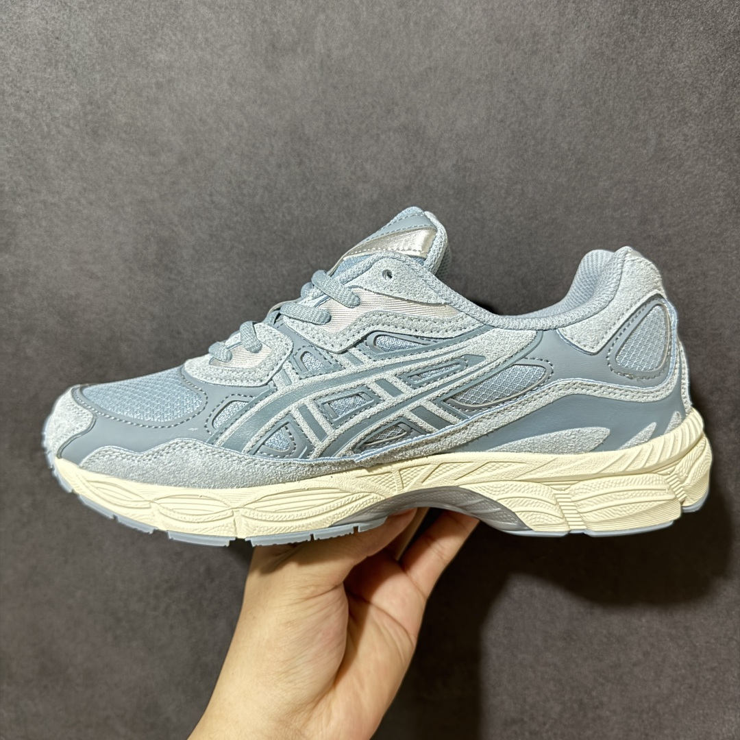 图片[2]-【公司级】Asics Gel-NYC 亚瑟士运动休闲透气专业跑鞋 鞋面采用反绒皮与网布拼接 透气舒适兼具休闲时尚 结合简明的配色 展现品牌的传承及引领复古流行的主题 虎爪造型的LOGO #鞋身稳定包裹系统 支撑鞋身 经典宽大鞋型配备防偏移设计提升包裹性 穿着舒适鞋面透气孔设计 提供透气性！ 货号：1203A379-400 尺码：36 37 37.5 38 39 39.5 40 40.5 41.5 42 42.5 43.5 44 45-选品中心