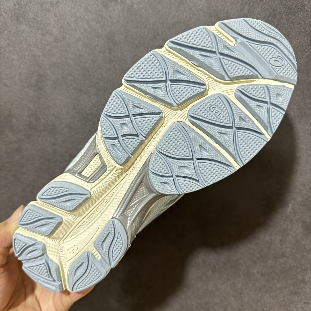 图片[9]-【公司级】Asics Gel-NYC 亚瑟士运动休闲透气专业跑鞋 鞋面采用反绒皮与网布拼接 透气舒适兼具休闲时尚 结合简明的配色 展现品牌的传承及引领复古流行的主题 虎爪造型的LOGO #鞋身稳定包裹系统 支撑鞋身 经典宽大鞋型配备防偏移设计提升包裹性 穿着舒适鞋面透气孔设计 提供透气性！ 货号：1203A379-400 尺码：36 37 37.5 38 39 39.5 40 40.5 41.5 42 42.5 43.5 44 45-选品中心