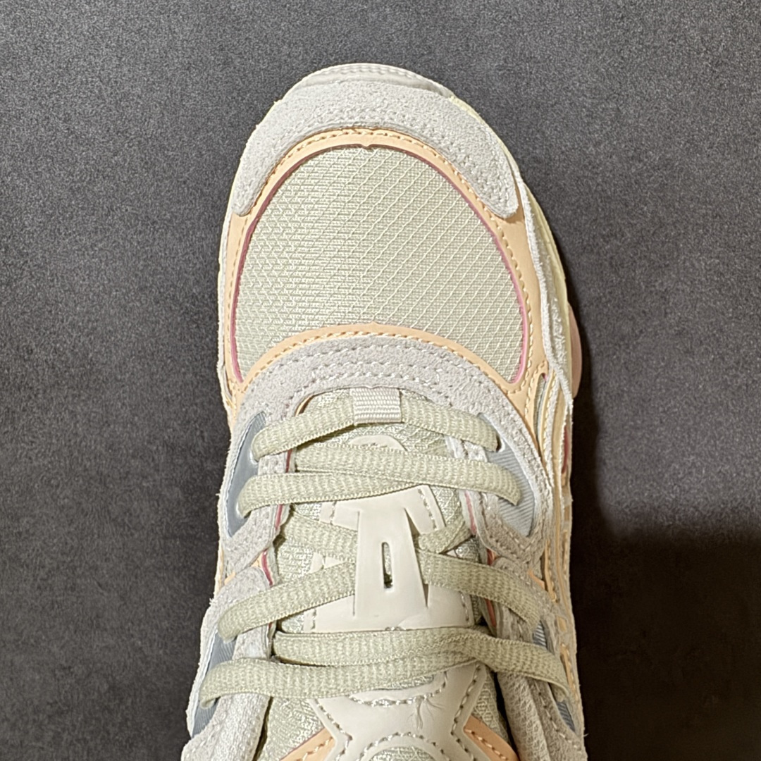 图片[5]-【公司级】Asics Gel-NYC 亚瑟士运动休闲透气专业跑鞋 鞋面采用反绒皮与网布拼接 透气舒适兼具休闲时尚 结合简明的配色 展现品牌的传承及引领复古流行的主题 虎爪造型的LOGO #鞋身稳定包裹系统 支撑鞋身 经典宽大鞋型配备防偏移设计提升包裹性 穿着舒适鞋面透气孔设计 提供透气性！ 货号：1203A739-250 尺码：36 37 37.5 38 39 39.5 40-选品中心