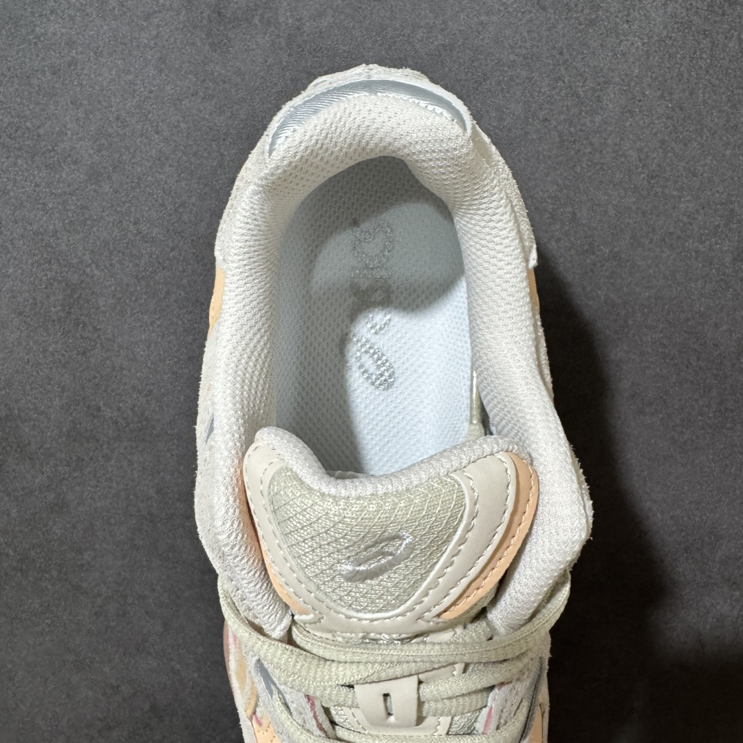 图片[6]-【公司级】Asics Gel-NYC 亚瑟士运动休闲透气专业跑鞋 鞋面采用反绒皮与网布拼接 透气舒适兼具休闲时尚 结合简明的配色 展现品牌的传承及引领复古流行的主题 虎爪造型的LOGO #鞋身稳定包裹系统 支撑鞋身 经典宽大鞋型配备防偏移设计提升包裹性 穿着舒适鞋面透气孔设计 提供透气性！ 货号：1203A739-250 尺码：36 37 37.5 38 39 39.5 40-选品中心