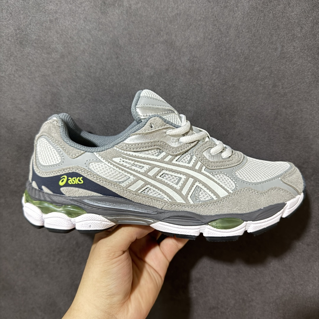 【公司级】Asics Gel-NYC 亚瑟士运动休闲透气专业跑鞋 鞋面采用反绒皮与网布拼接 透气舒适兼具休闲时尚 结合简明的配色 展现品牌的传承及引领复古流行的主题 虎爪造型的LOGO #鞋身稳定包裹系统 支撑鞋身 经典宽大鞋型配备防偏移设计提升包裹性 穿着舒适鞋面透气孔设计 提供透气性！ 货号：1203A383-109 尺码：40 40.5 41.5 42 42.5 43.5 44 45-选品中心