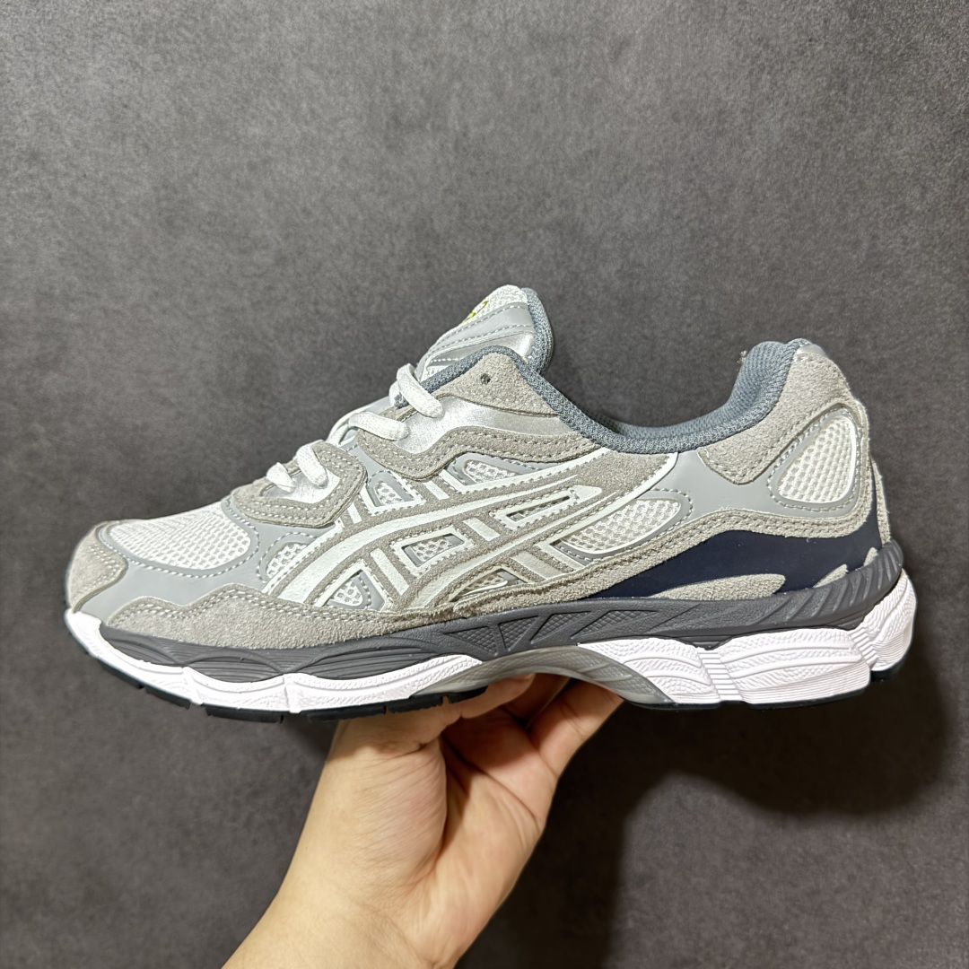 图片[2]-【公司级】Asics Gel-NYC 亚瑟士运动休闲透气专业跑鞋 鞋面采用反绒皮与网布拼接 透气舒适兼具休闲时尚 结合简明的配色 展现品牌的传承及引领复古流行的主题 虎爪造型的LOGO #鞋身稳定包裹系统 支撑鞋身 经典宽大鞋型配备防偏移设计提升包裹性 穿着舒适鞋面透气孔设计 提供透气性！ 货号：1203A383-109 尺码：40 40.5 41.5 42 42.5 43.5 44 45-选品中心