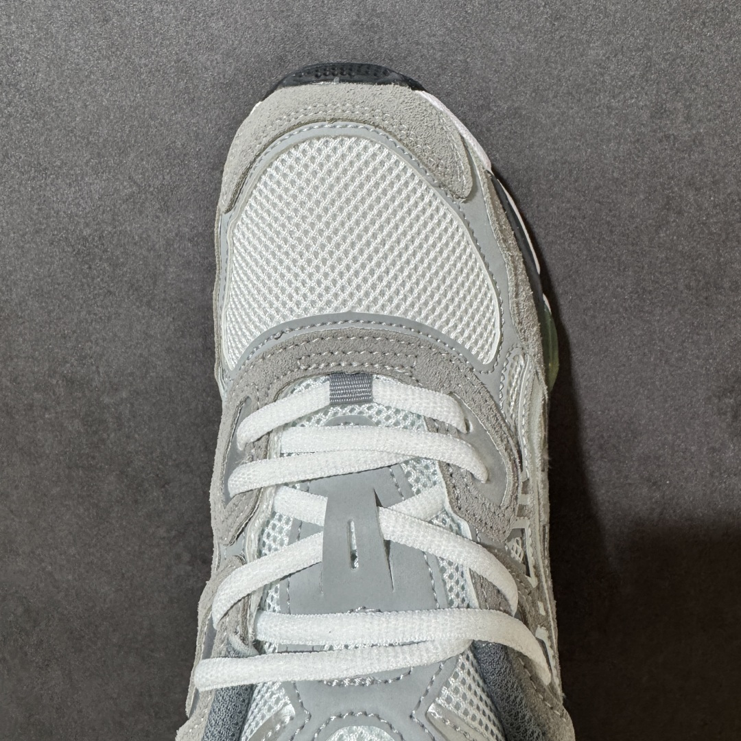 图片[5]-【公司级】Asics Gel-NYC 亚瑟士运动休闲透气专业跑鞋 鞋面采用反绒皮与网布拼接 透气舒适兼具休闲时尚 结合简明的配色 展现品牌的传承及引领复古流行的主题 虎爪造型的LOGO #鞋身稳定包裹系统 支撑鞋身 经典宽大鞋型配备防偏移设计提升包裹性 穿着舒适鞋面透气孔设计 提供透气性！ 货号：1203A383-109 尺码：40 40.5 41.5 42 42.5 43.5 44 45-选品中心