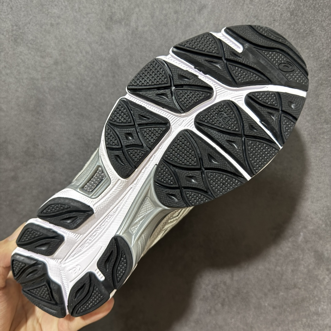 图片[9]-【公司级】Asics Gel-NYC 亚瑟士运动休闲透气专业跑鞋 鞋面采用反绒皮与网布拼接 透气舒适兼具休闲时尚 结合简明的配色 展现品牌的传承及引领复古流行的主题 虎爪造型的LOGO #鞋身稳定包裹系统 支撑鞋身 经典宽大鞋型配备防偏移设计提升包裹性 穿着舒适鞋面透气孔设计 提供透气性！ 货号：1203A383-109 尺码：40 40.5 41.5 42 42.5 43.5 44 45-选品中心