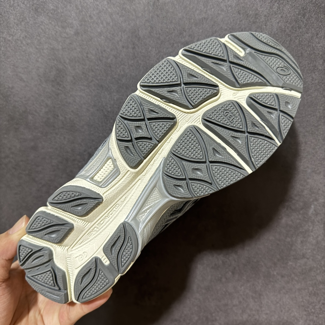 图片[9]-【公司级】Asics Gel-NYC 亚瑟士运动休闲透气专业跑鞋 鞋面采用反绒皮与网布拼接 透气舒适兼具休闲时尚 结合简明的配色 展现品牌的传承及引领复古流行的主题 虎爪造型的LOGO #鞋身稳定包裹系统 支撑鞋身 经典宽大鞋型配备防偏移设计提升包裹性 穿着舒适鞋面透气孔设计 提供透气性！ 货号：1203A739-020 尺码：40 40.5 41.5 42 42.5 43.5 44 45-选品中心