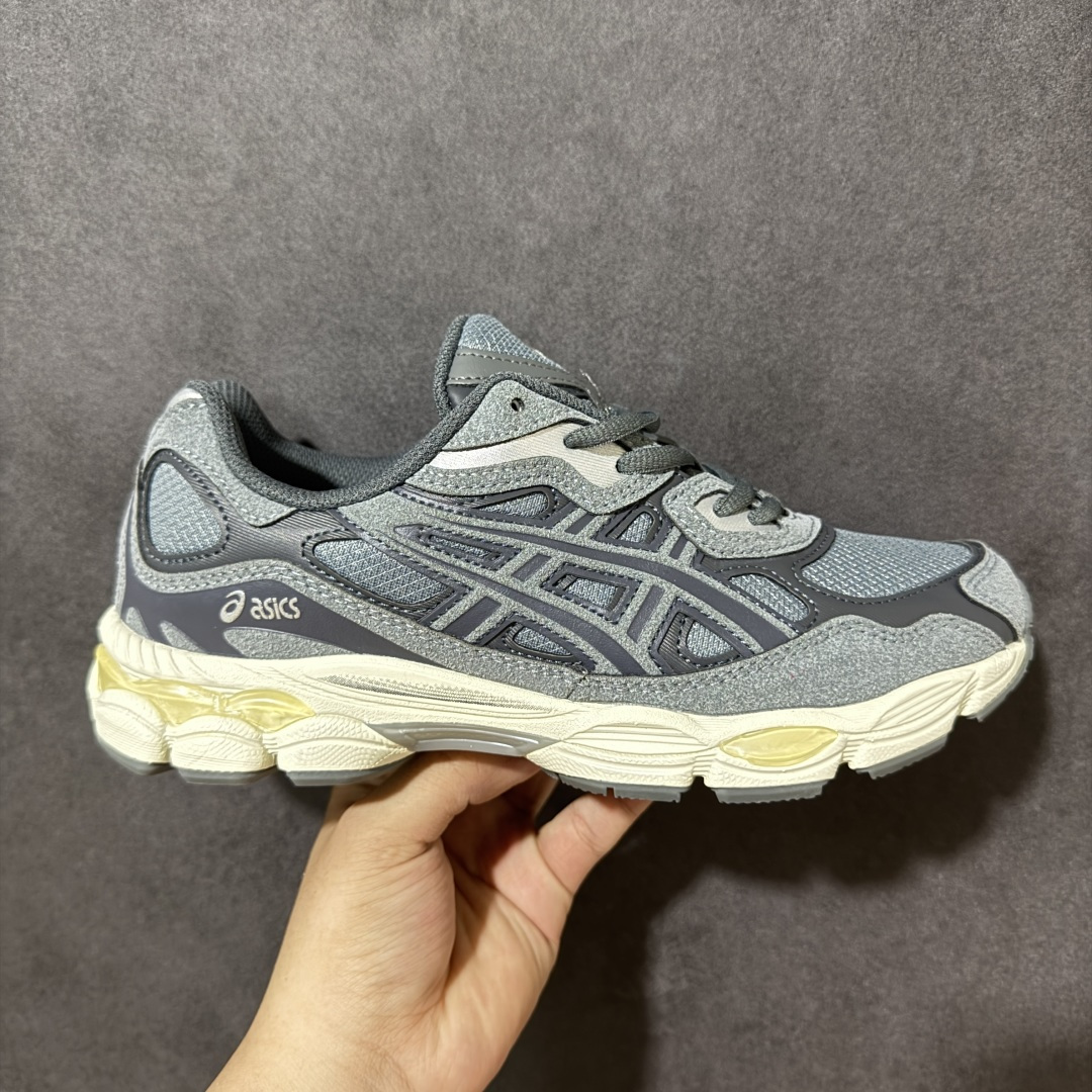 【公司级】Asics Gel-NYC 亚瑟士运动休闲透气专业跑鞋 鞋面采用反绒皮与网布拼接 透气舒适兼具休闲时尚 结合简明的配色 展现品牌的传承及引领复古流行的主题 虎爪造型的LOGO #鞋身稳定包裹系统 支撑鞋身 经典宽大鞋型配备防偏移设计提升包裹性 穿着舒适鞋面透气孔设计 提供透气性！ 货号：1203A739-020 尺码：40 40.5 41.5 42 42.5 43.5 44 45-选品中心