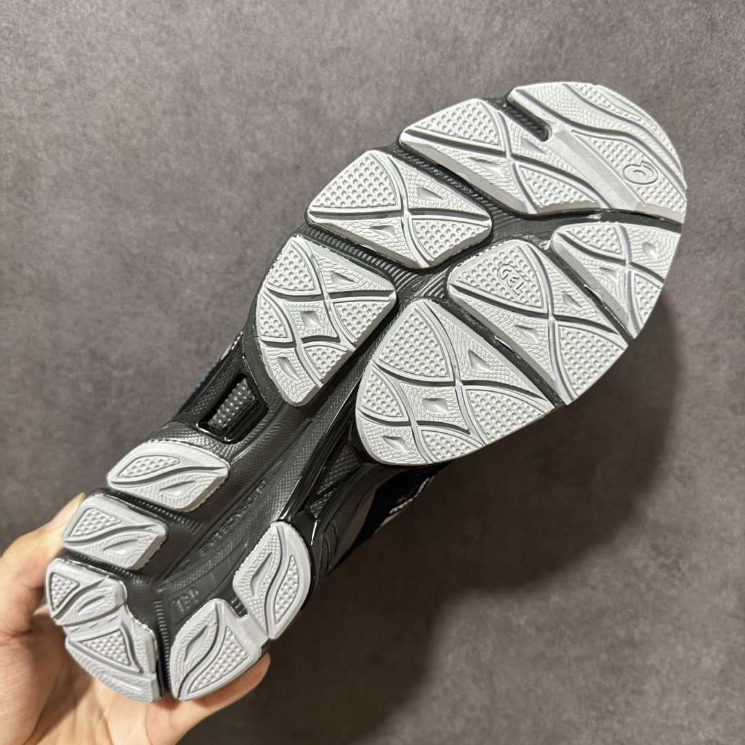 图片[9]-【公司级】Asics Gel-NYC 亚瑟士运动休闲透气专业跑鞋 鞋面采用反绒皮与网布拼接 透气舒适兼具休闲时尚 结合简明的配色 展现品牌的传承及引领复古流行的主题 虎爪造型的LOGO #鞋身稳定包裹系统 支撑鞋身 经典宽大鞋型配备防偏移设计提升包裹性 穿着舒适鞋面透气孔设计 提供透气性！ 货号：1203A383-404 尺码：40 40.5 41.5 42 42.5 43.5 44 45-选品中心