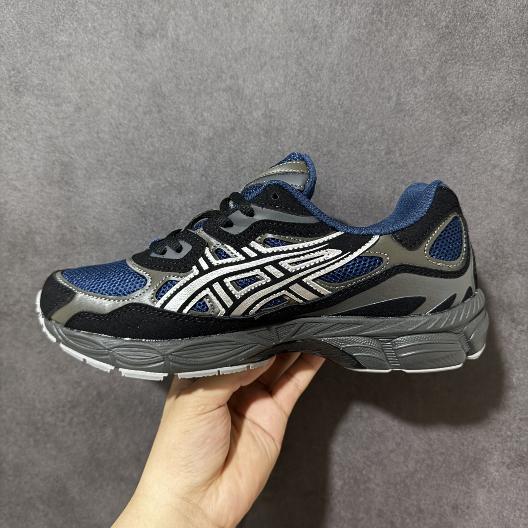 图片[2]-【公司级】Asics Gel-NYC 亚瑟士运动休闲透气专业跑鞋 鞋面采用反绒皮与网布拼接 透气舒适兼具休闲时尚 结合简明的配色 展现品牌的传承及引领复古流行的主题 虎爪造型的LOGO #鞋身稳定包裹系统 支撑鞋身 经典宽大鞋型配备防偏移设计提升包裹性 穿着舒适鞋面透气孔设计 提供透气性！ 货号：1203A383-404 尺码：40 40.5 41.5 42 42.5 43.5 44 45-选品中心