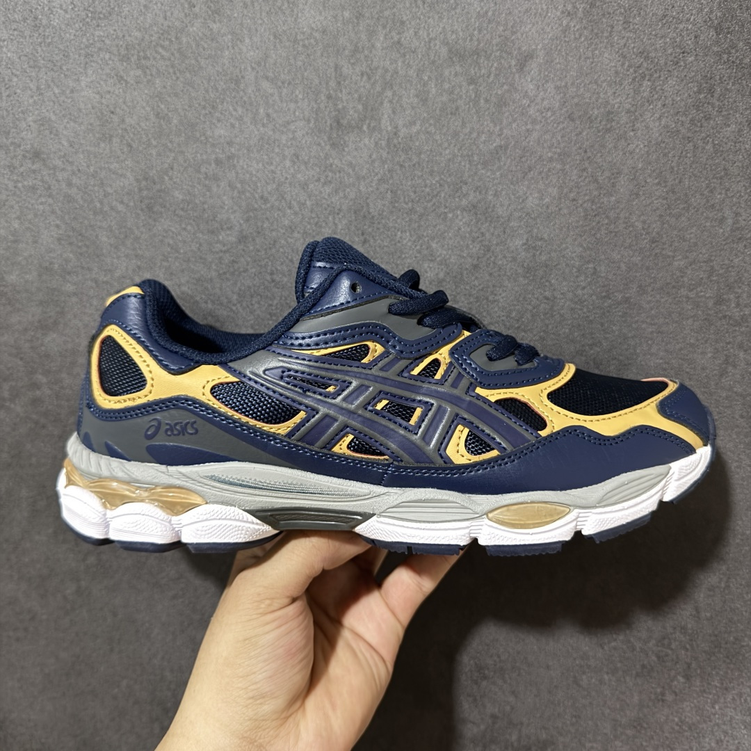 【公司级】Asics Gel-NYC 亚瑟士运动休闲透气专业跑鞋 鞋面采用反绒皮与网布拼接 透气舒适兼具休闲时尚 结合简明的配色 展现品牌的传承及引领复古流行的主题 虎爪造型的LOGO #鞋身稳定包裹系统 支撑鞋身 经典宽大鞋型配备防偏移设计提升包裹性 穿着舒适鞋面透气孔设计 提供透气性！ 货号：1203A280-400 尺码：40 40.5 41.5 42 42.5 43.5 44 45-选品中心