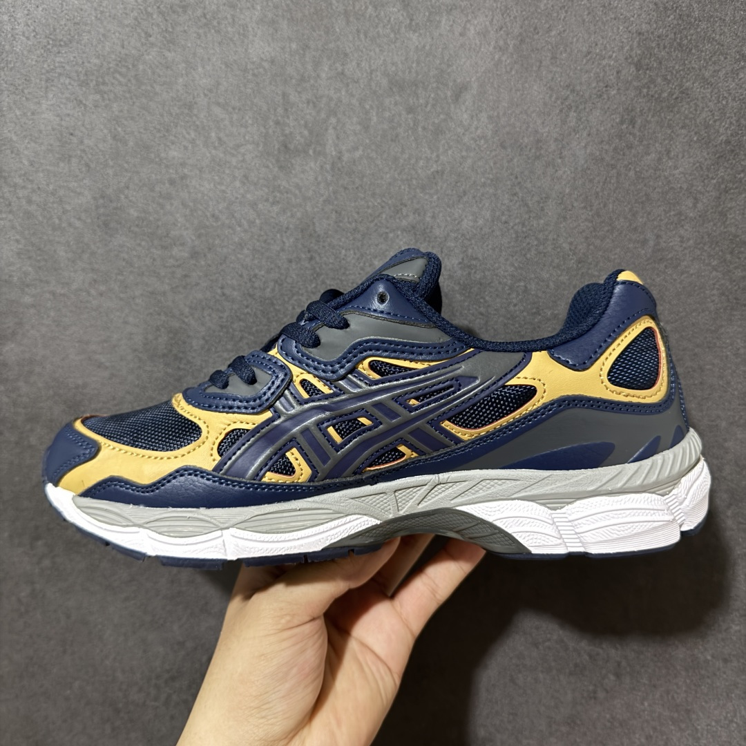图片[2]-【公司级】Asics Gel-NYC 亚瑟士运动休闲透气专业跑鞋 鞋面采用反绒皮与网布拼接 透气舒适兼具休闲时尚 结合简明的配色 展现品牌的传承及引领复古流行的主题 虎爪造型的LOGO #鞋身稳定包裹系统 支撑鞋身 经典宽大鞋型配备防偏移设计提升包裹性 穿着舒适鞋面透气孔设计 提供透气性！ 货号：1203A280-400 尺码：40 40.5 41.5 42 42.5 43.5 44 45-选品中心