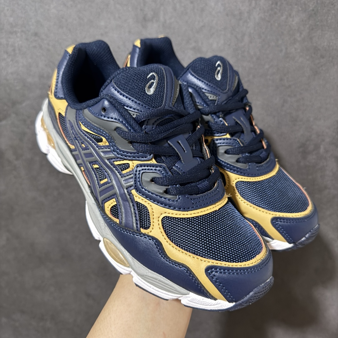 【公司级】Asics Gel-NYC 亚瑟士运动休闲透气专业跑鞋 鞋面采用反绒皮与网布拼接 透气舒适兼具休闲时尚 结合简明的配色 展现品牌的传承及引领复古流行的主题 虎爪造型的LOGO #鞋身稳定包裹系统 支撑鞋身 经典宽大鞋型配备防偏移设计提升包裹性 穿着舒适鞋面透气孔设计 提供透气性！ 尺码：40 40.5 41.5 42 42.5 43.5 44 45-选品中心