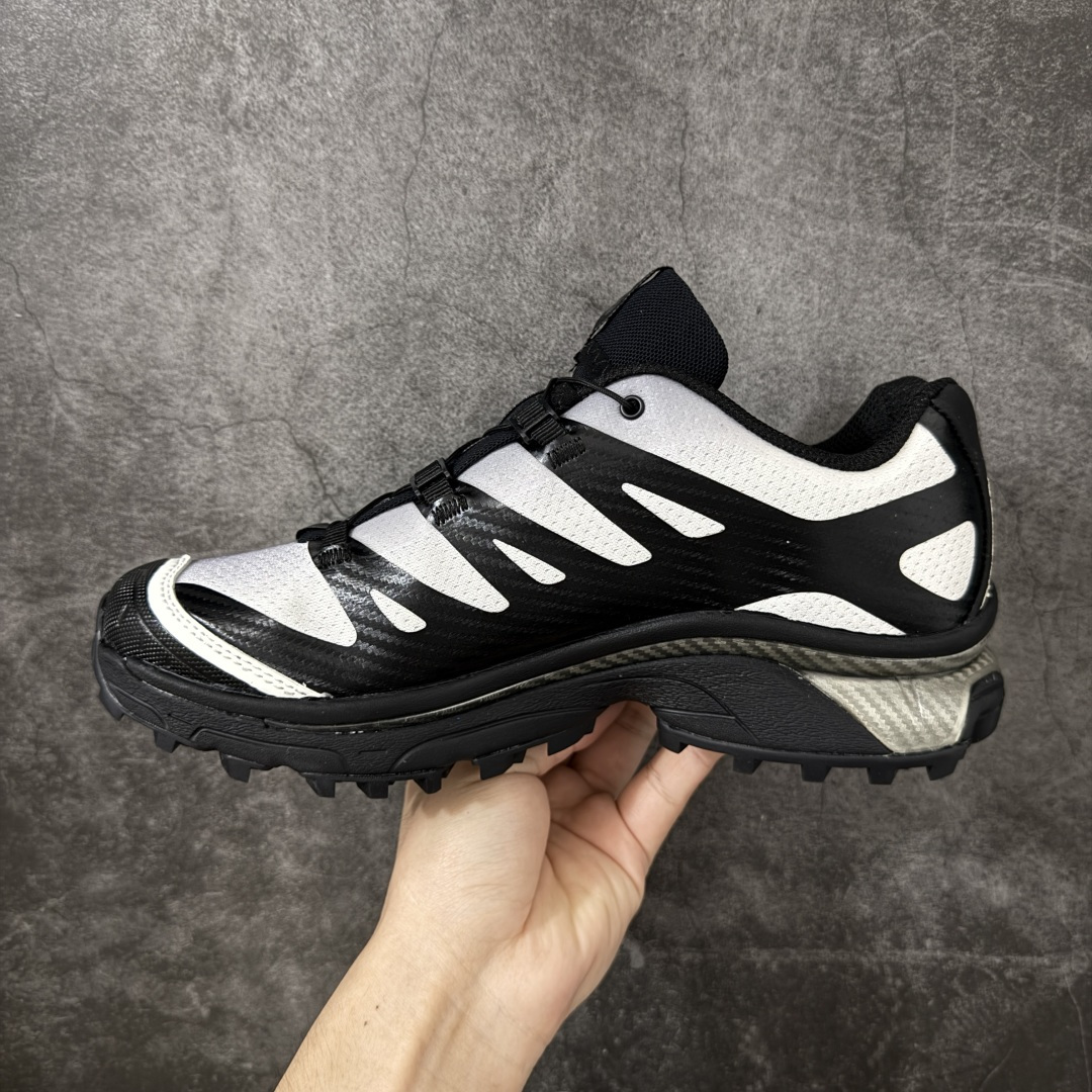 图片[2]-【GX纯原版】Salomon XT-4 OG Footpatrol 萨洛蒙系列低帮城市越野机能透气休闲运动鞋 491088 鞋舌处附有迷你网眼袋收纳鞋绳以及下方的多色 Logo 标签 接着搭载奶油色 ACS 技术中底以及金色 TPU 塑料部件提升鞋款耐用性 中底与鞋面之间饰有海蓝色条状细节有效增添鞋款层次 最后应用黑色 Contragrip Chevron 外底完成鞋款设计 这次配色颇为高调 两款配色均以绚丽的渐变设计呈现 一款以粉紫渐变主打 另一款以黄绿渐变呈现 视觉效果相当吸睛 鞋面的使用玻璃纤维覆盖物加固 并通过细绳扣系带系统进行锁定 Salomon 的品牌logo 出现在脚后跟和前掌部位 中底虽然偏薄 但非常耐用 与模压塑料ACS 框架以及致密AC2 Muscle 鞋底单元结合 能够提供出色的支撑力和缓冲性 尺码：36 36.5 37 38 38.5 39 40 40.5 41 42 42.5 43 44 44.5 45-选品中心