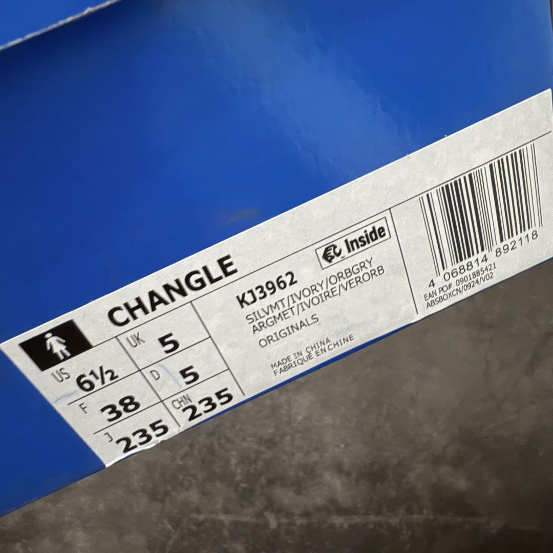 图片[9]-【渠道纯原版】Adidas Originals Changle系列 阿迪达斯 三叶草 百搭低帮休闲运动板鞋 KJ3962 市场最高版本 完美还原zp细节，注意区别市场任何版本，完全不是一路货色‼️ 全鞋原材料打造，无任何色差，正确鞋型，后跟港宝材料定型，正确微透生胶大底，反口内里头层细腻小牛皮，纸板中底 鞋垫背胶，侧面正确烫金压印字母，所有细节完美还原‼️ 尺码：35 36 36.5 37 38 38.5 39 40 40.5 41 42 42.5 43 44 44.5 45-选品中心