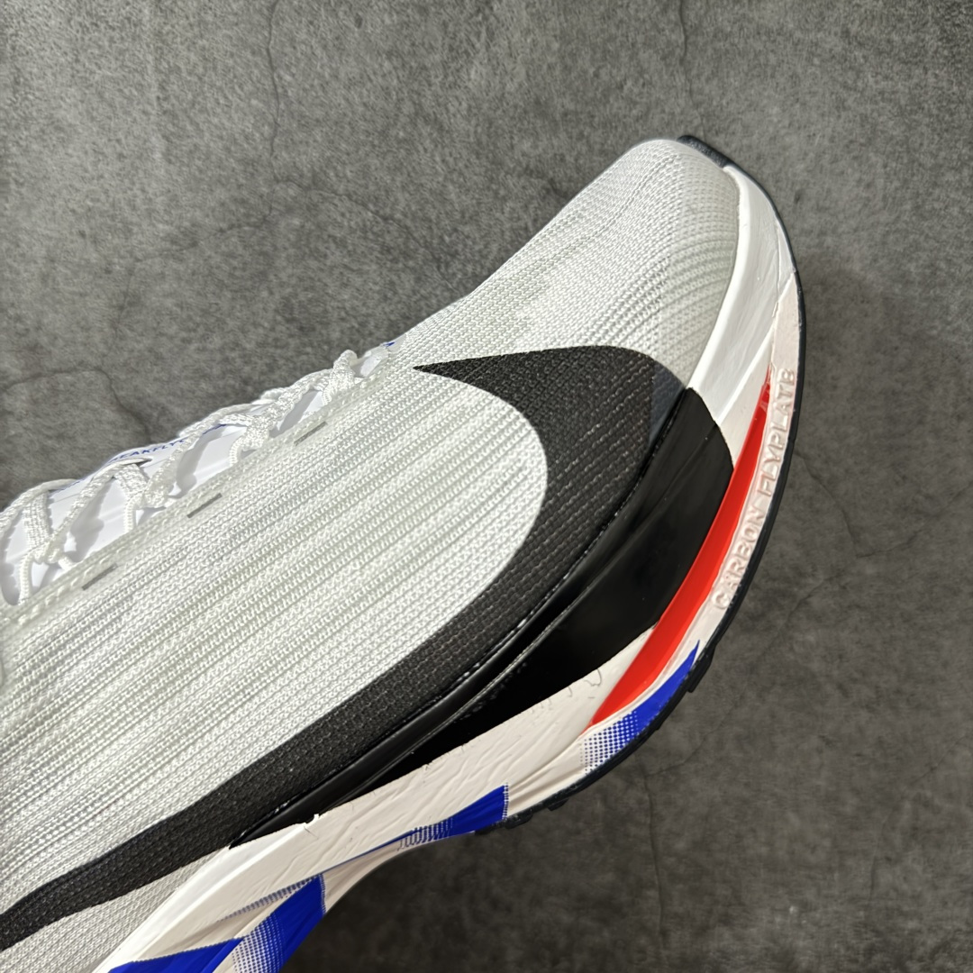 图片[6]-【碳科技纯原】耐克Nike ZoomX Streakfly 2 疾驰者2代系列低帮竞速轻质缓震透气休闲运动跑步鞋“ 市场顶级版本 跑鞋第一梯队 专业跑鞋‼️ 原标原盒 全掌真碳版 真Zoom X气垫 超薄针织鞋面 柔软缓震，nike Streakfly 2是一款专为短距离竞速设计的高性能跑鞋。日常穿着也是非常舒适，单只42码仅重126克，比前代减轻40克，接近田径钉鞋的轻盈感，适合追求速度的跑者。搭载全掌Flyplate碳纤维板，提供强劲推进力，配合ZoomX泡棉中底，能量回馈出色，滚动感顺滑。外底采用轻薄橡胶材质，抓地力出色，湿滑路面也能稳定发挥。工程精制网眼鞋面，透气性极佳，贴合脚部轮廓，减少闷热感。ZoomX泡棉中底兼顾缓震与回弹，适合短距离快速奔跑。Nike Streakfly 2是为追求速度的精英跑者或短距离竞速爱好者设计的高性能跑鞋，其轻盈、响应迅速的特点使其成为短距离比赛和训练的理想选择 货号： IO8268-100 尺码： 36 36.5 37.5 38 38.5 39 40 40.5 41 42 42.5 43 44 45 46-选品中心