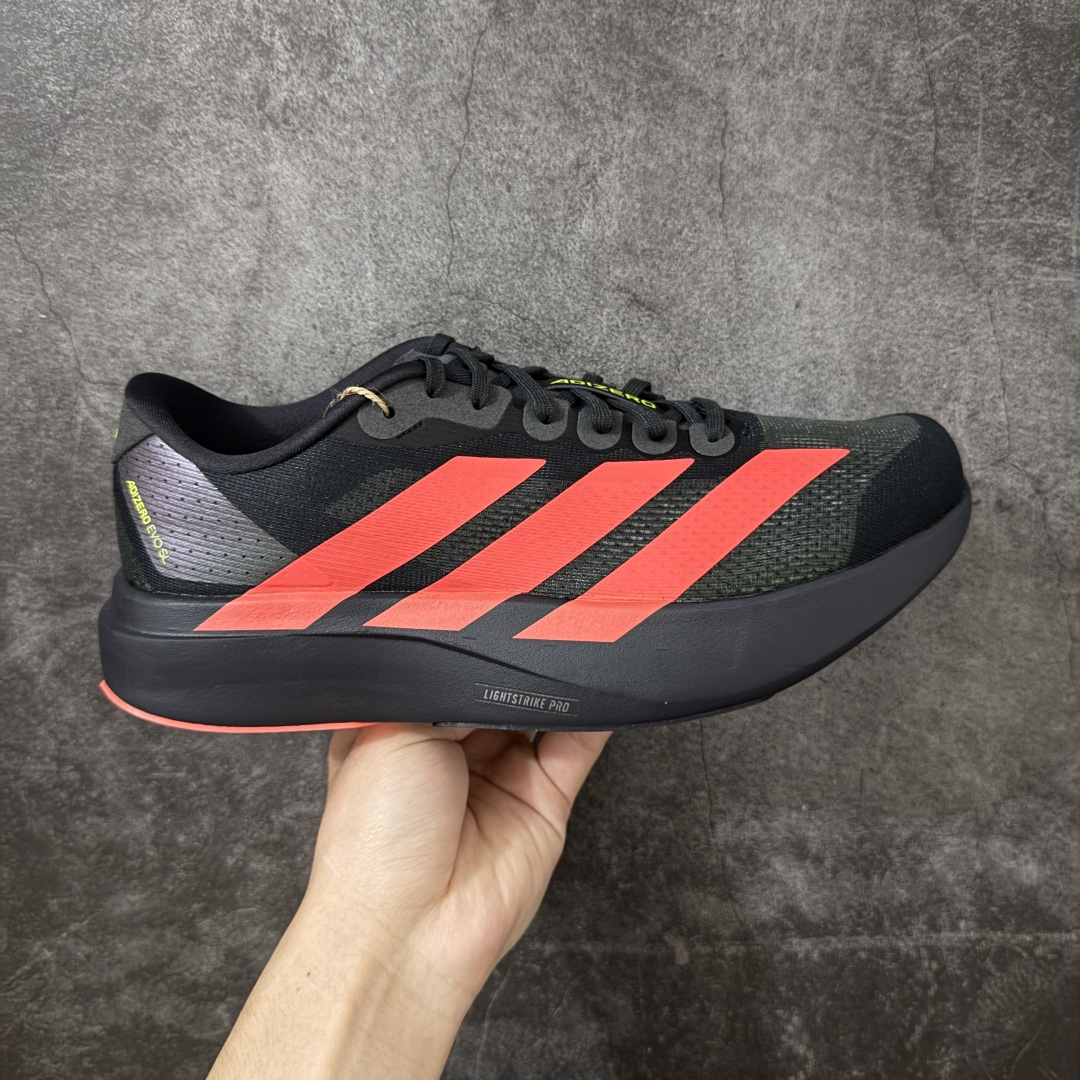 【XE版本】Adidas Adizero EVO SL 马拉松竞速专业跑鞋 市场最强版出货 原材料 内置碳板 原厂网纱潮流 超临界发泡大底 脚感软弹度与原版几乎无差别 细节目前市场最接近原版品质 外贸专供 最大做到48码 此款针织网面非常轻薄 纤维间的缝隙很大 可以保证跑步时的透气、排汗效果 鞋舌直接与两侧的内衬和鞋底连接在一起 在跑步过程中不会被鞋舌的左右移动所困扰 在标准鞋带孔的基础上再拓宽一组鞋带孔 适合不同脚型的需求 突破性 EnergyRods 技术，有助于跑者实现更好的成绩 中底独特的LIGHTSTRIKE PRO泡棉材质 微弹感觉在跑步过程中给予了良好的支撑体验 对于顶级精英和高水平进阶跑者来说 ADIOS PRO是一双值得信赖的竞速比赛用鞋 货号：JR3414 尺码：36-48-选品中心