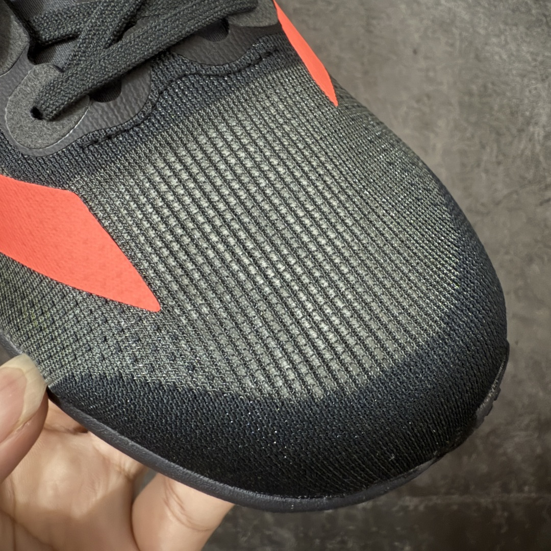图片[5]-【XE版本】Adidas Adizero EVO SL 马拉松竞速专业跑鞋 市场最强版出货 原材料 内置碳板 原厂网纱潮流 超临界发泡大底 脚感软弹度与原版几乎无差别 细节目前市场最接近原版品质 外贸专供 最大做到48码 此款针织网面非常轻薄 纤维间的缝隙很大 可以保证跑步时的透气、排汗效果 鞋舌直接与两侧的内衬和鞋底连接在一起 在跑步过程中不会被鞋舌的左右移动所困扰 在标准鞋带孔的基础上再拓宽一组鞋带孔 适合不同脚型的需求 突破性 EnergyRods 技术，有助于跑者实现更好的成绩 中底独特的LIGHTSTRIKE PRO泡棉材质 微弹感觉在跑步过程中给予了良好的支撑体验 对于顶级精英和高水平进阶跑者来说 ADIOS PRO是一双值得信赖的竞速比赛用鞋 货号：JR3414 尺码：36-48-选品中心