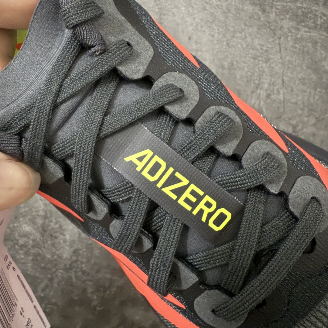 图片[6]-【XE版本】Adidas Adizero EVO SL 马拉松竞速专业跑鞋 市场最强版出货 原材料 内置碳板 原厂网纱潮流 超临界发泡大底 脚感软弹度与原版几乎无差别 细节目前市场最接近原版品质 外贸专供 最大做到48码 此款针织网面非常轻薄 纤维间的缝隙很大 可以保证跑步时的透气、排汗效果 鞋舌直接与两侧的内衬和鞋底连接在一起 在跑步过程中不会被鞋舌的左右移动所困扰 在标准鞋带孔的基础上再拓宽一组鞋带孔 适合不同脚型的需求 突破性 EnergyRods 技术，有助于跑者实现更好的成绩 中底独特的LIGHTSTRIKE PRO泡棉材质 微弹感觉在跑步过程中给予了良好的支撑体验 对于顶级精英和高水平进阶跑者来说 ADIOS PRO是一双值得信赖的竞速比赛用鞋 货号：JR3414 尺码：36-48-选品中心